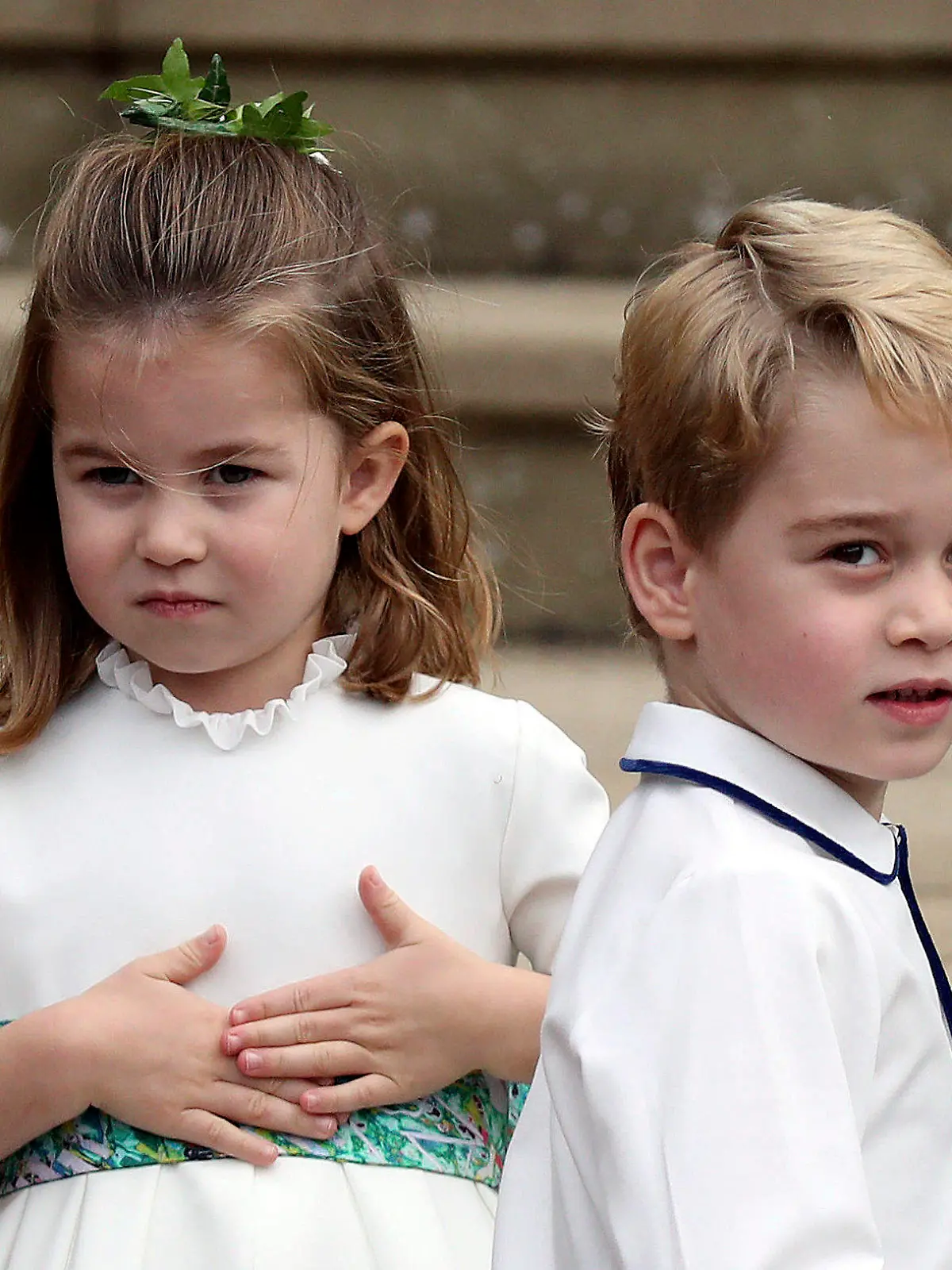 12.10.2018, Großbritannien, Windsor: Prinzessin Charlotte und Prinz George kommen zur Hochzeit von Prinzessin Eugenie und Jack Brooksbank in der St.-Georges-Kapelle von Schloss Windsor. Foto: Steve Parsons/PA Wire/dpa +++ dpa-Bildfunk +++