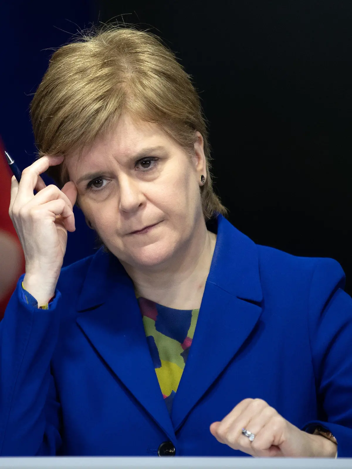 ARCHIV - 16.01.2023, Großbritannien, Edinburgh: Nicola Sturgeon, Premierminister von Schottland, reagiert während einer Pressekonferenz über das staatliche Gesundheitssystem National Health Service (NHS) im St. Andrews House. Die schottische Regierungschefin will Berichten zufolge ihr Amt aufgeben. Das berichteten die Sender BBC und Sky News am Mittwoch unter Berufung auf Regierungsquellen. Foto: Lesley Martin/PA Wire/dpa +++ dpa-Bildfunk +++