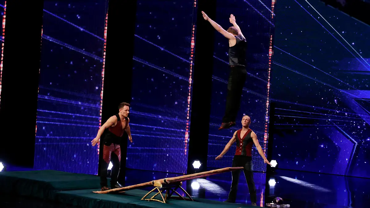 Für diese Akrobatik-Nummer gibt's Goldregen! Das Supertalent 2018: Show 5