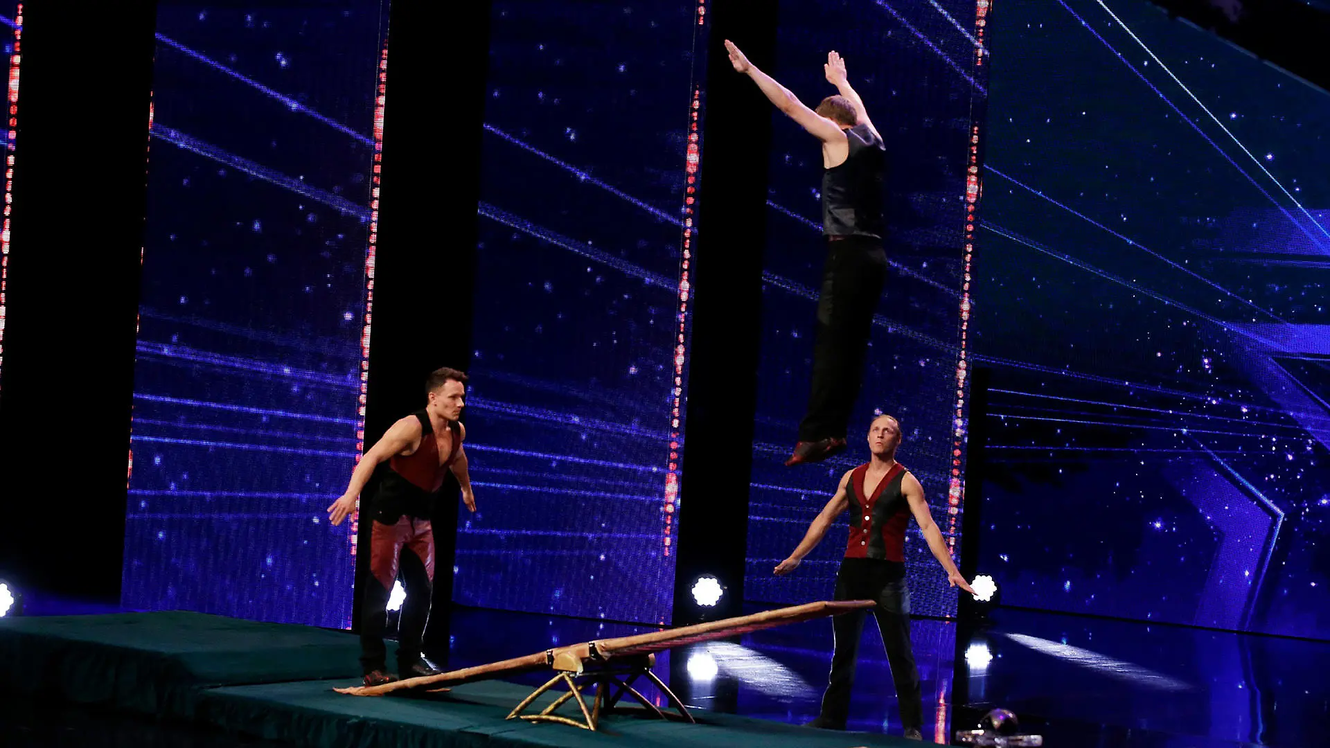 Für diese Akrobatik-Nummer gibt's Goldregen! Das Supertalent 2018: Show 5