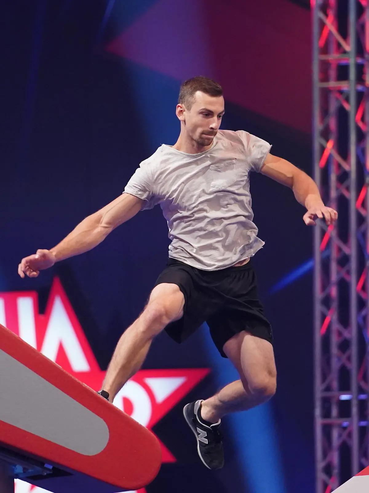 BU: Der Athlet Benjamin Grams aus Köln.
BB: Dritte Staffel, Foto: MG RTL D / Stefan Gregorowius, Vorrunde, AZ 21.05.2018, AZ 05, AZ05
