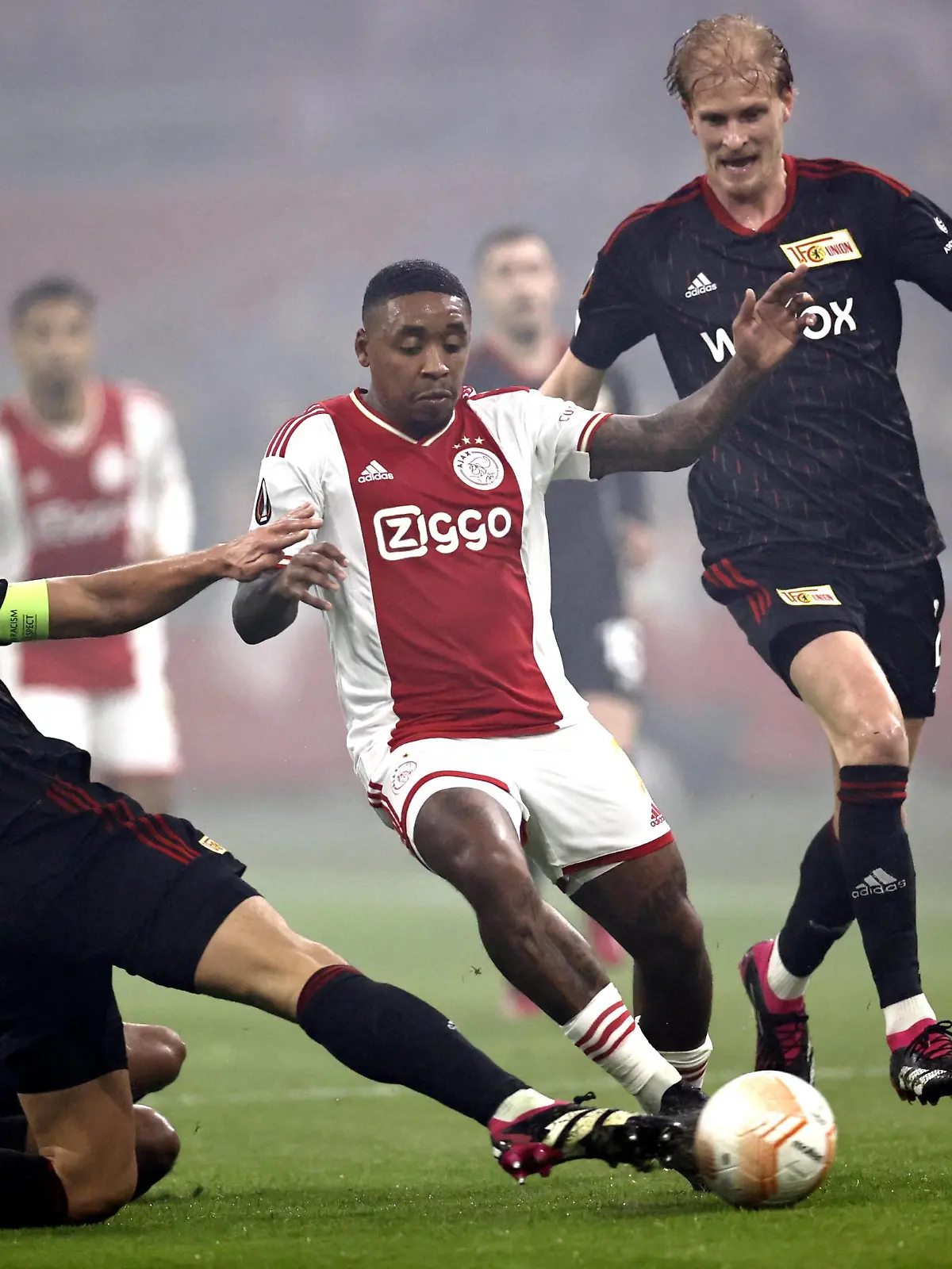 AMSTERDAM - lr Rani Khedira of 1. FC Union Berlin, Steven Bergwijn of Ajax, Morten Thorsby of 1. FC Union Berlin during the UEFA Europa league play-off match between Ajax Amsterdam and FC Union Berlin at the Johan Cruijff ArenA on 16 February 2023 in Amsterdam, Netherlands. ANP MAURICE VAN STONE AFC Ajax Amsterdam v 1. FC Union Berlin: Knockout Round Play-Off Leg One - UEFA Europa League 2022/2023 xVIxANPxSportx/xxANPxIVx 462932746 originalFilename: 462932746.jpg