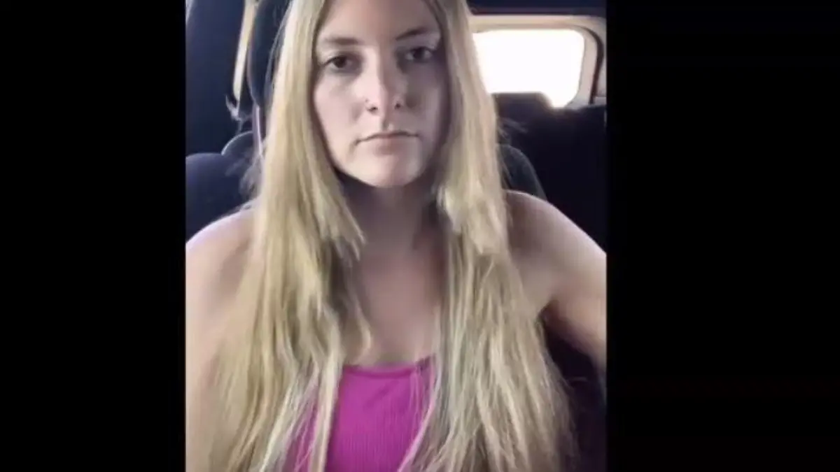 Eine TikTok-Userin zeigt ihren misslungen Haarschnitt.