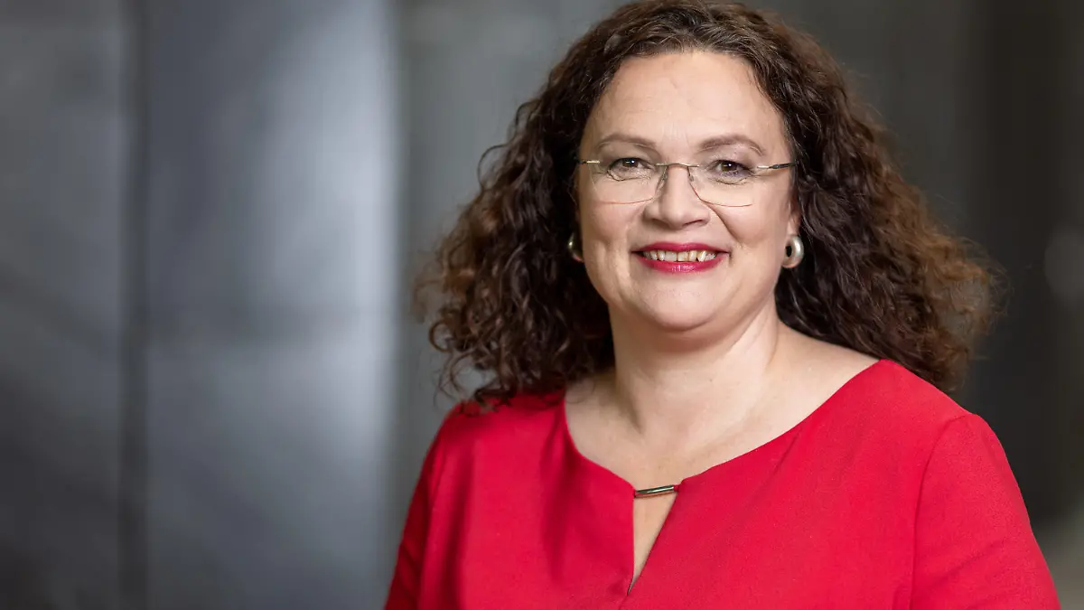 ARCHIV - 28.07.2022, Bayern, Nürnberg: Andrea Nahles, Vorstandsvorsitzende der Bundesagentur für Arbeit (BA), am Rande eines Interview-Termins in der BA-Zentrale. (zu dpa: «Nahles: Fachkräfte aus dem Ausland nicht nur holen - auch halten») Foto: Daniel Karmann/dpa +++ dpa-Bildfunk +++