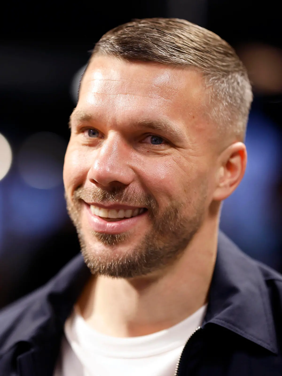  Fußballer Lukas Podolski bei der Eröffnung einer weiteren Filiale seiner Döner-Kette Mangal Döner . Hürth, 30.12.2022 NRW Deutschland *** Footballer Lukas Podolski at the opening of another branch of his kebab chain Mangal Döner Hürth, 30 12 2022 NRW Germany Copyright: xChristophxHardtx