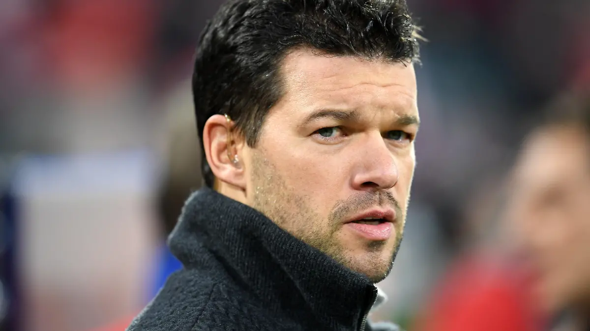 ARCHIV - 20.12.2017, München: Fußball: DFB-Pokal, Bayern München - Borussia Dortmund, Achtelfinale in der Allianz Arena: Der ehemalige Fußballprofi Michael Ballack, aufgenommen vor Spielbeginn. (zu dpa "Michael Ballack kann sich Rückkehr in den Fußball vorstellen") Foto: Tobias Hase/dpa +++ dpa-Bildfunk +++