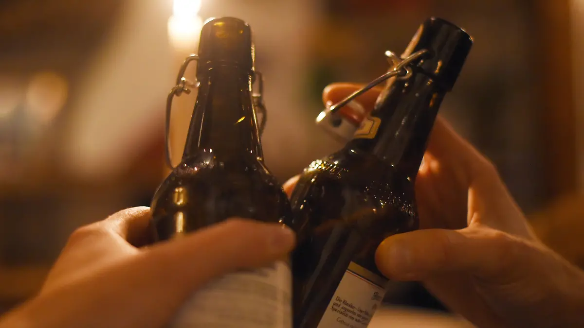 Wann trinken wir Deutschen am liebsten Alkohol? Neue Studie zum Alkoholkonsum im Alltag