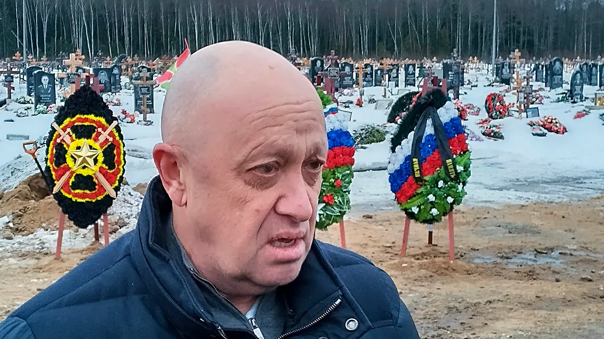 ARCHIV - 24.12.2022, Russland, St. Petersburg: Der Leiter der Wagner-Gruppe, Jewgeni Prigoschin, nimmt an der Beerdigung eines Kämpfers der Wagner-Gruppe, der während des Kriegs in der Ukraine ums Leben kam, auf einem Friedhof außerhalb von St. Petersburg teil. Die Aktivitäten der russischen Söldnergruppe Wagner und von Regierungstruppen in Mali sollen nach dem Willen unabhängiger UN-Menschenrechtsexperten untersucht werden. (zu dpa «UN-Experten: Menschenrechtsverletzungen durch Wagner-Gruppe prüfen») Foto: Uncredited/AP/dpa +++ dpa-Bildfunk +++