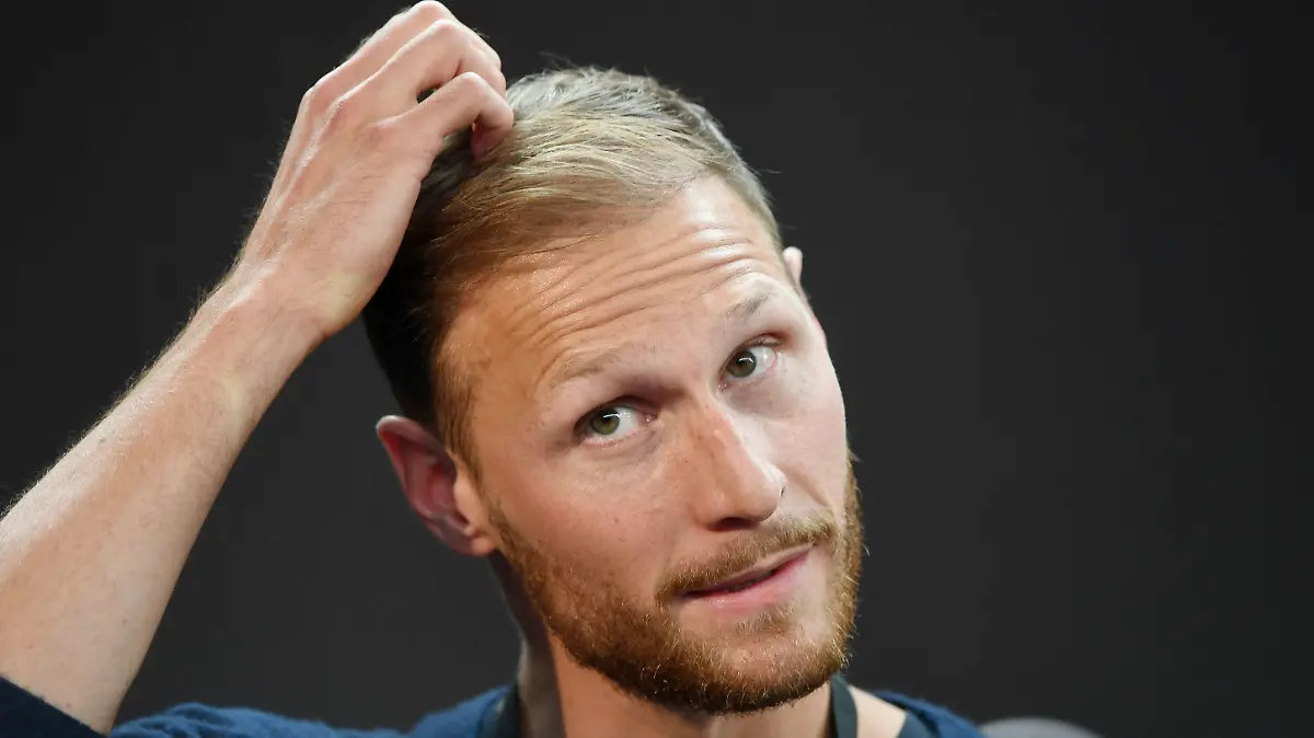 ARCHIV - 14.06.2018, Baden-Württemberg, Stuttgart: Der Fußballspieler Benedikt Höwedes gibt im Rahmen des ATP-Turniers eine Pressekonferenz. (zu dpa: "Einseitige Freude: Schalke trifft in Moskau auf Höwedes und Co." vom 01.10.2018) Foto: Marijan Murat/dpa +++ dpa-Bildfunk +++