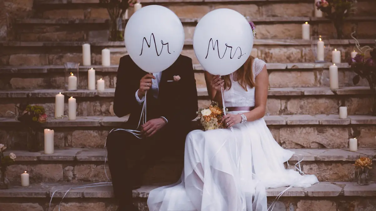 Braut und Bräutigam nach der Hochzeit