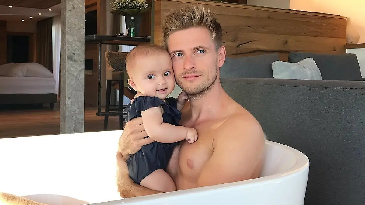 Jörn Schlönvoigt und Tochter Delia im Urlaub.