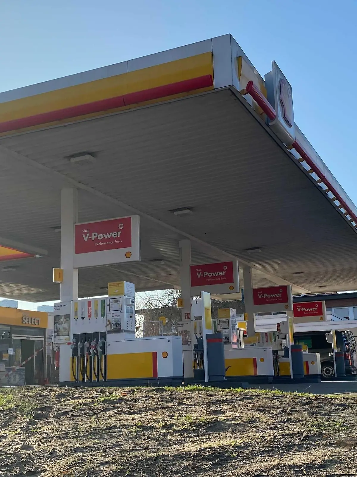 Falscher Kraftstoff: Kunden dieser Shell-Tankstelle tankten unwissentlich mit fatalen Folgen