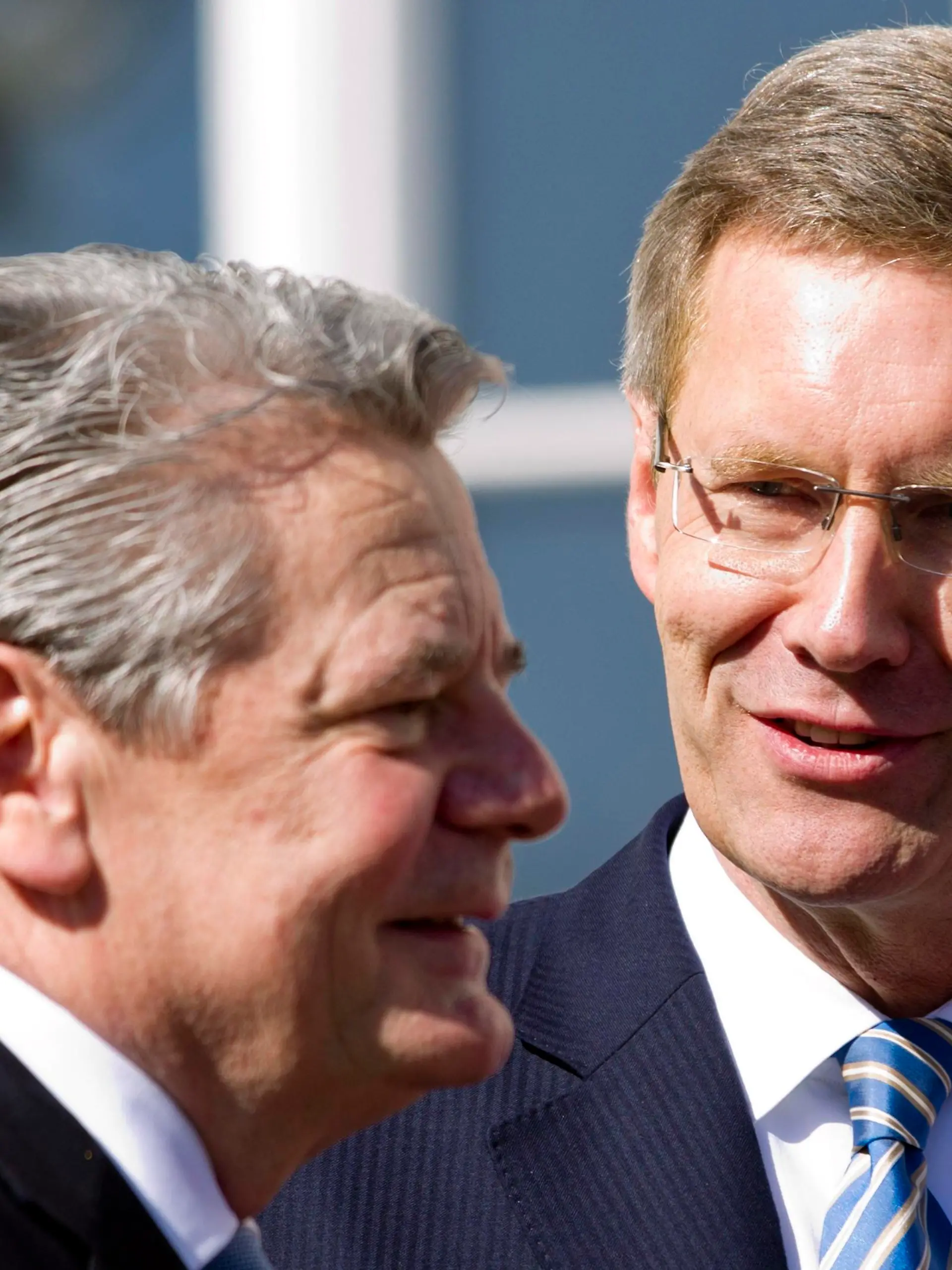 Former German President Christian Wulff (R) talks with President-in-waiting Joachim Gauck outside Bellevue Castle in Berlin, March 19, 2012. Gauck, a former Lutheran pastor and human rights activist from communist East Germany, was elected president of Europe's most powerful country on Sunday, creating a potential political headache for Chancellor Angela Merkel. REUTERS/Thomas Peter (GERMANY - Tags: POLITICS)