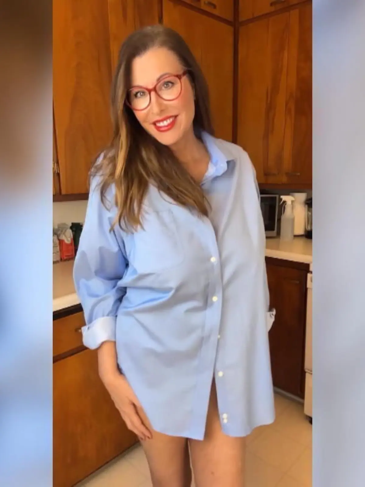 Elaina St. James hat ihren sicheren Bürojob aufgegeben, weil sie auf der Erotikplattform OnlyFans viel mehr verdient. In zwei Jahren hat die 55-Jährige rund 585.000 Euro verdient.