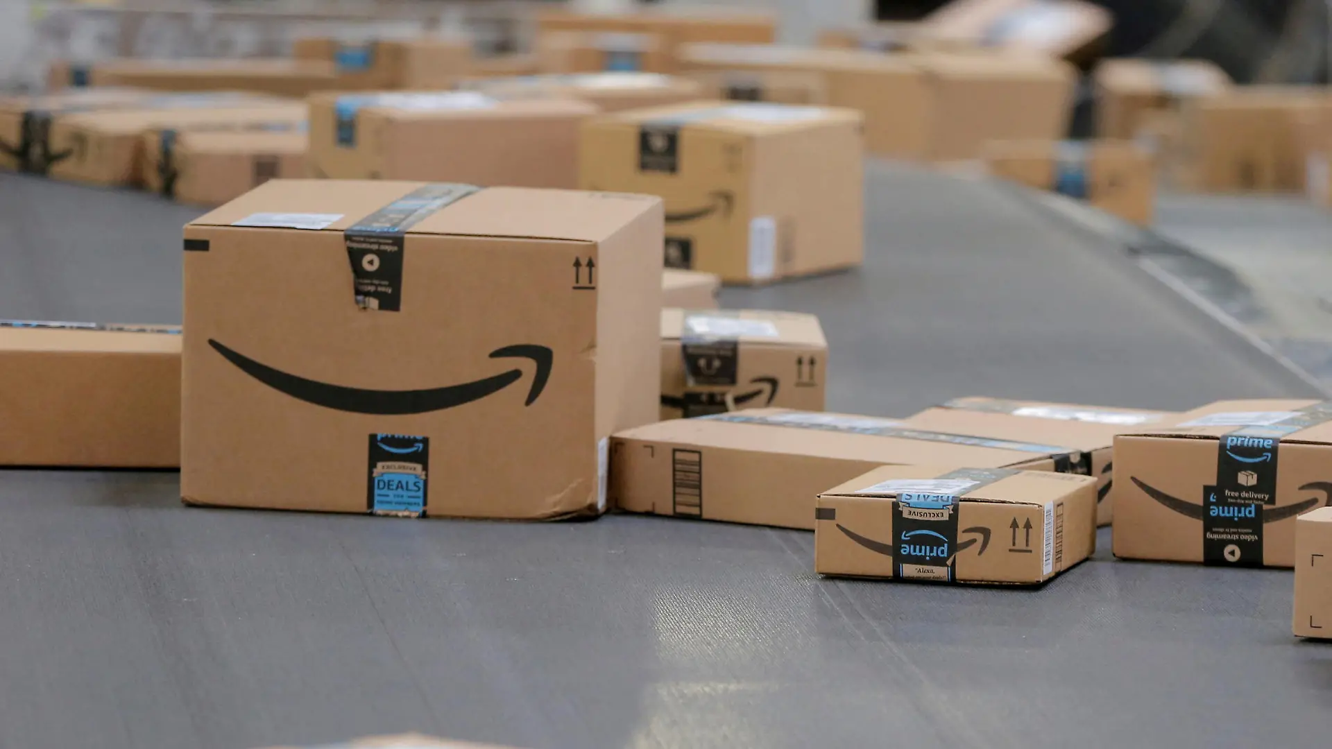 FILE PHOTO: Packages emblazoned with Amazon logos travel along a conveyor belt inside of an Amazon fulfillment center in Robbinsville, New Jersey, U.S., November 27, 2017. REUTERS/Lucas Jackson/File Photo