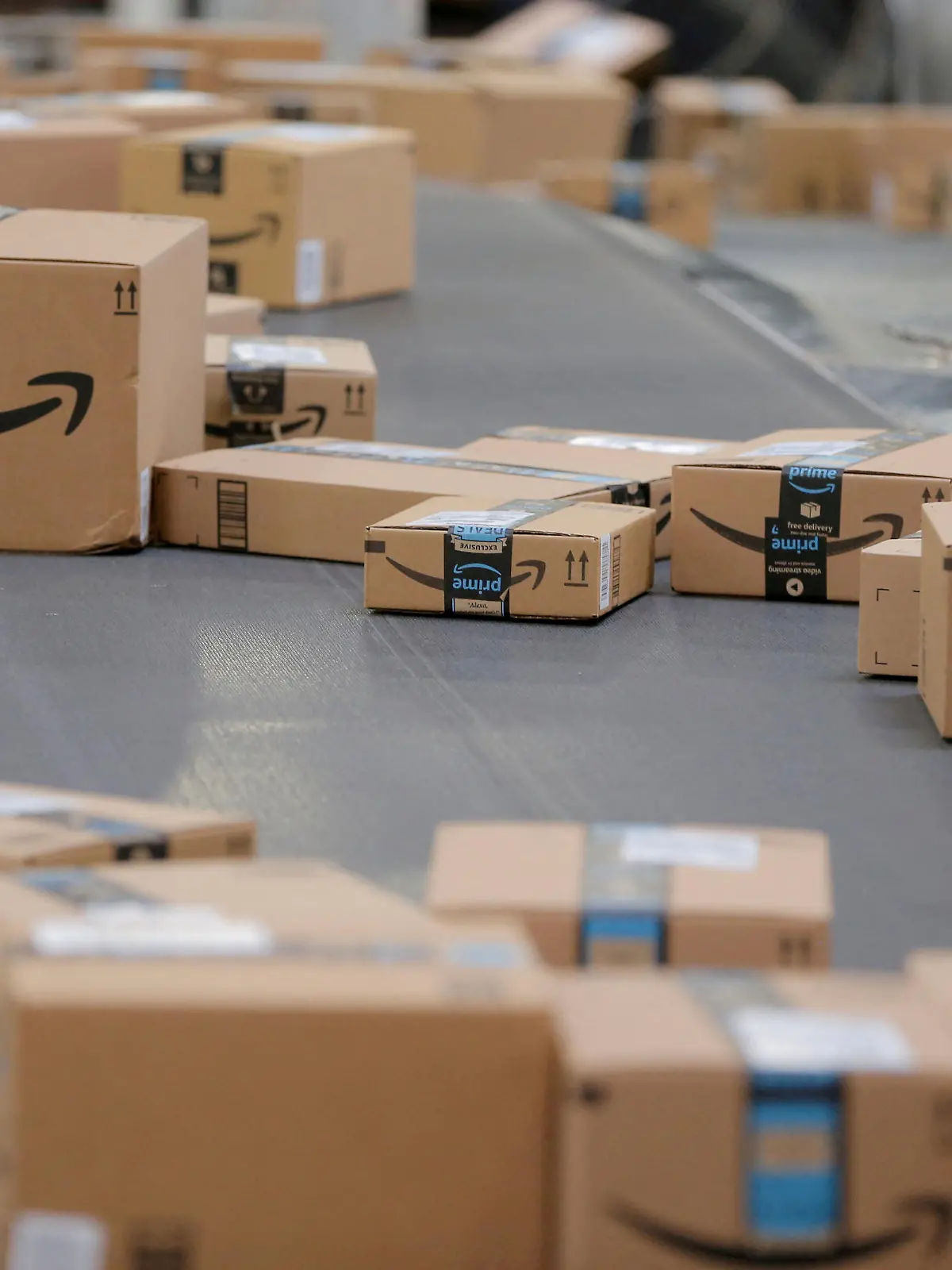 FILE PHOTO: Packages emblazoned with Amazon logos travel along a conveyor belt inside of an Amazon fulfillment center in Robbinsville, New Jersey, U.S., November 27, 2017.  REUTERS/Lucas Jackson/File Photo
