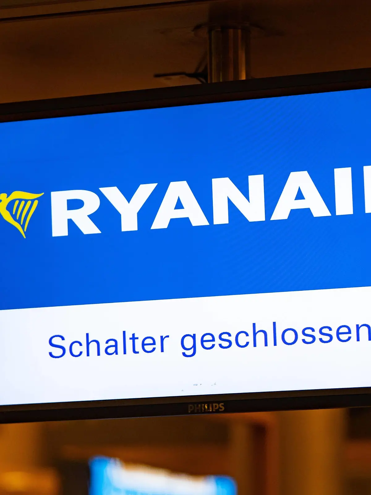 News Bilder des Tages Ryanair Schalter geschlossen Check-In Check-in-Schalter;Tag vor dem angekündigten Ryanair Streik Flugpilotenstreik Pilotenstreik, Hamburg Hamburg Deutschland Flughafen Hamburg *** Ryanair SWITCH CLOSED CHECK IN CHECK IN SWITCH DAY BEFORE THE ANNOUNCED RAYAN AIR STRIKE PILOT PILOT strike Hamburg strike Hamburg Airport Hamburg  