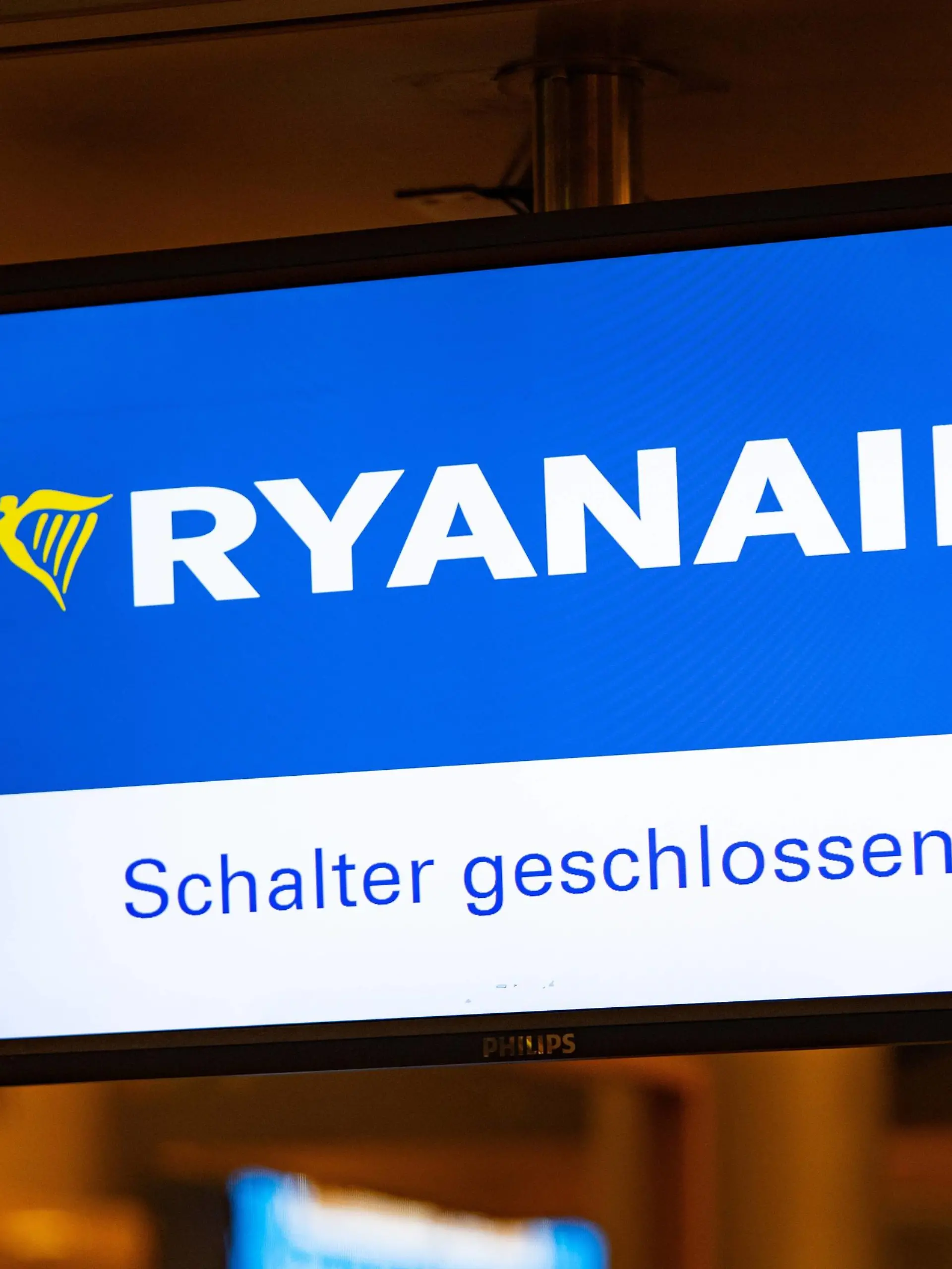 News Bilder des Tages Ryanair Schalter geschlossen Check-In Check-in-Schalter;Tag vor dem angekündigten Ryanair Streik Flugpilotenstreik Pilotenstreik, Hamburg Hamburg Deutschland Flughafen Hamburg *** Ryanair SWITCH CLOSED CHECK IN CHECK IN SWITCH DAY BEFORE THE ANNOUNCED RAYAN AIR STRIKE PILOT PILOT strike Hamburg strike Hamburg Airport Hamburg  
