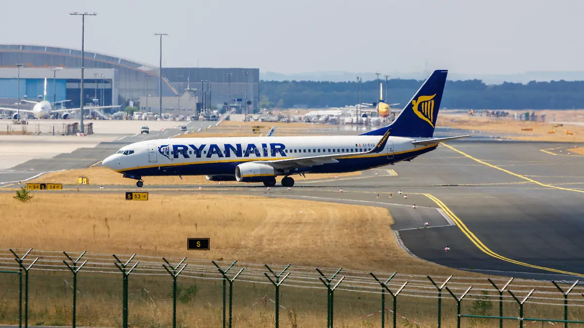 DEU, Deutschland, Hessen, Frankfurt am Main, 27.07.2018: Flughafen Frankfurt am Main / Frankfurt Airport // Registration: EI-EVD Ryanair Boeing 737-8AS *** DEU Germany Hessen Frankfurt am Main 27 07 2018 Frankfurt Airport Frankfurt Airport Registration EI EVD Ryanair Boeing 737 8AS  