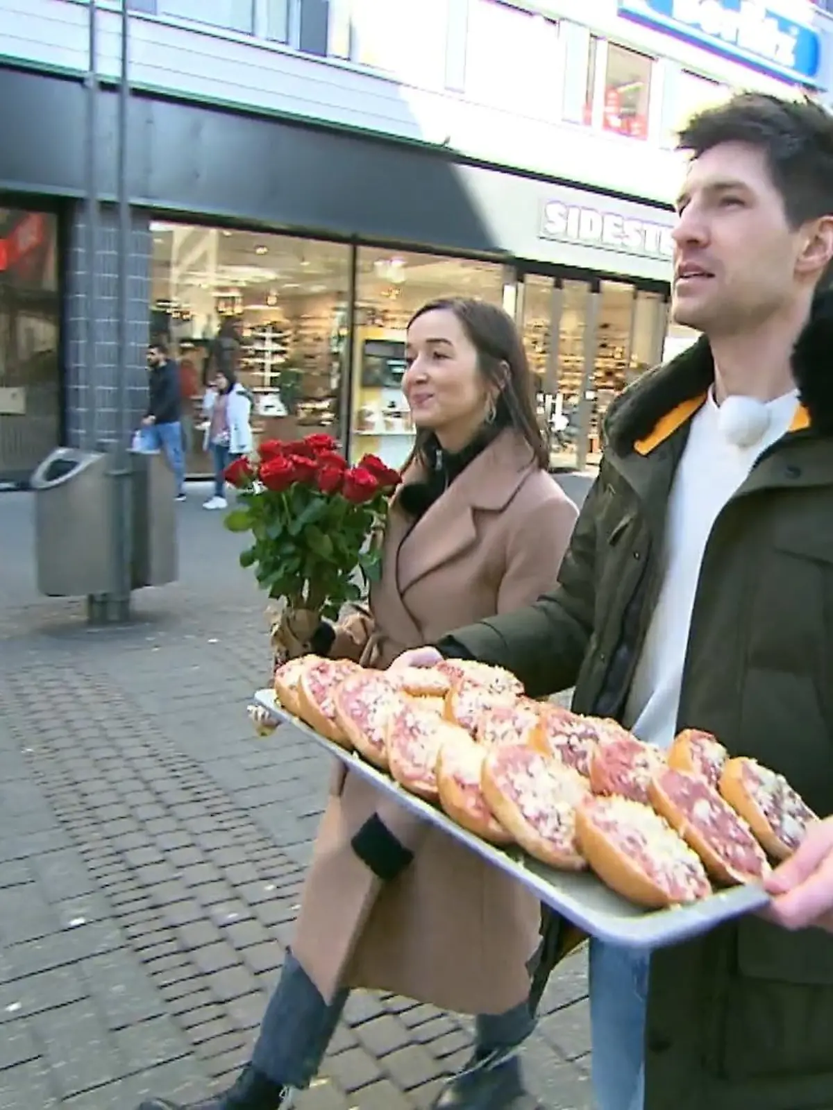 Bild zu: "Rose oder Brötchen? Auf jeden Fall METT ganz viel Liebe!"
