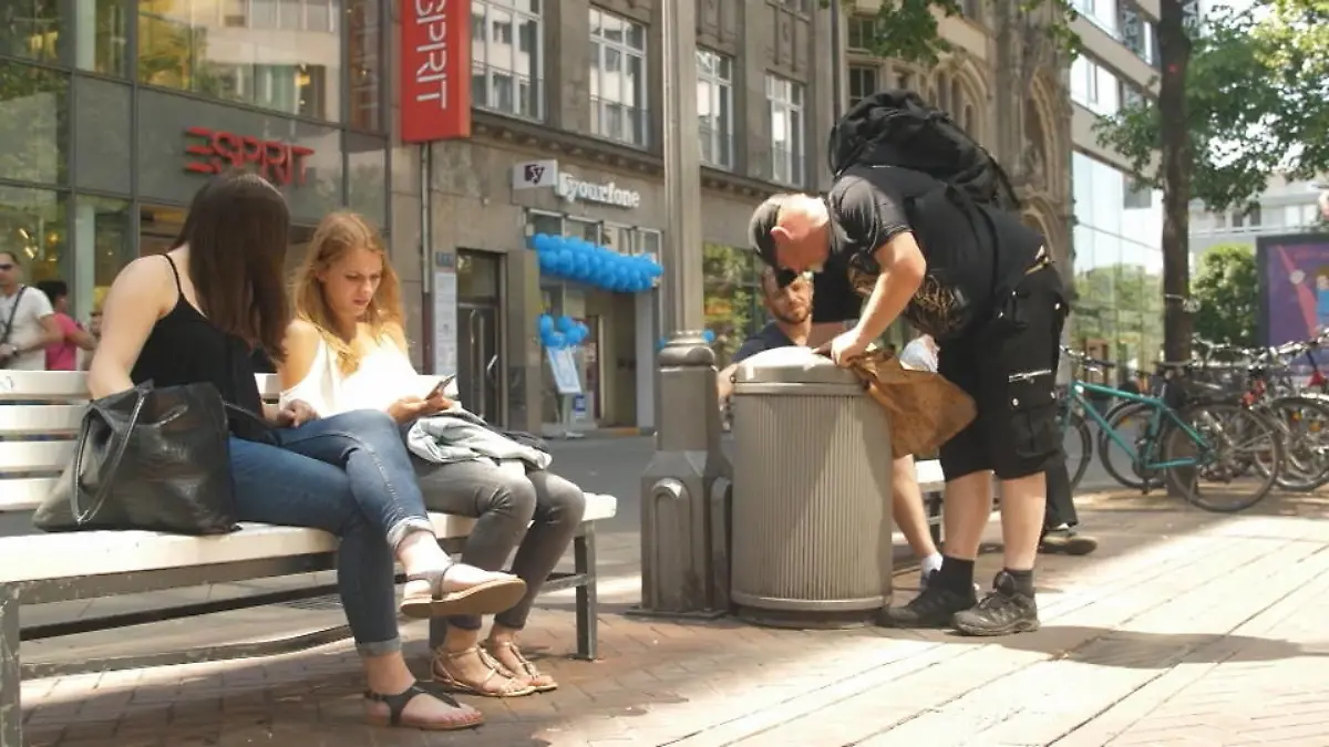 So ist das Leben als Flaschensammler Teufelskreis Armut