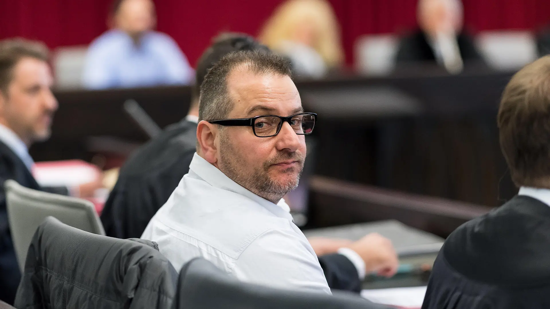 ARCHIV - Der Angeklagte Wilfried W. sitzt am 14.03.2017 in Paderborn (Nordrhein-Westfalen) im Landgericht in Paderborn auf der Anklagebank. Im Gericht wird der Mordprozess nach den tödlichen Misshandlungen von Höxter fortgesetzt. Foto: Guido Kirchner/dpa (zu dpa «Mordprozess von Höxter wird weiter fortgesetzt» vom 04.07.2017) Foto: Guido Kirchner/dpa +++(c) dpa - Bildfunk+++
