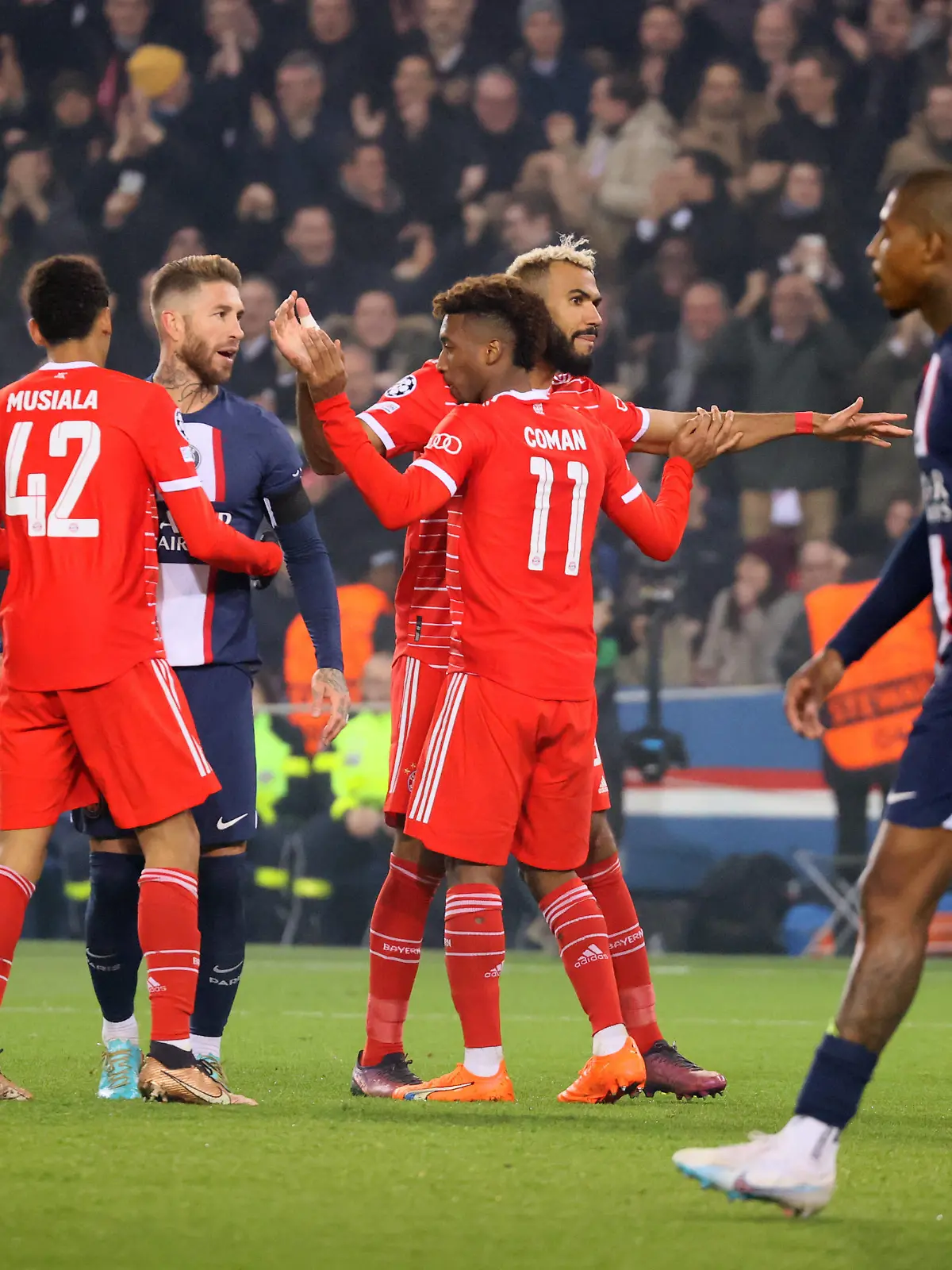 14.02.23 Paris Saint-Germain - FC Bayern München Frankreich, Paris, 14.02.2023, Fussball, Champions League, Paris Saint-Germain - FC Bayern München: Kingsley Coman FC Bayern München Jubel Tor 0:1 Coman. *** 14 02 23 Paris Saint Germain FC Bayern Munich France, Paris, 14 02 2023, football, Champions League, Paris Saint Germain FC Bayern Munich Kingsley Coman FC Bayern Munich cheer goal 0 1 Coman