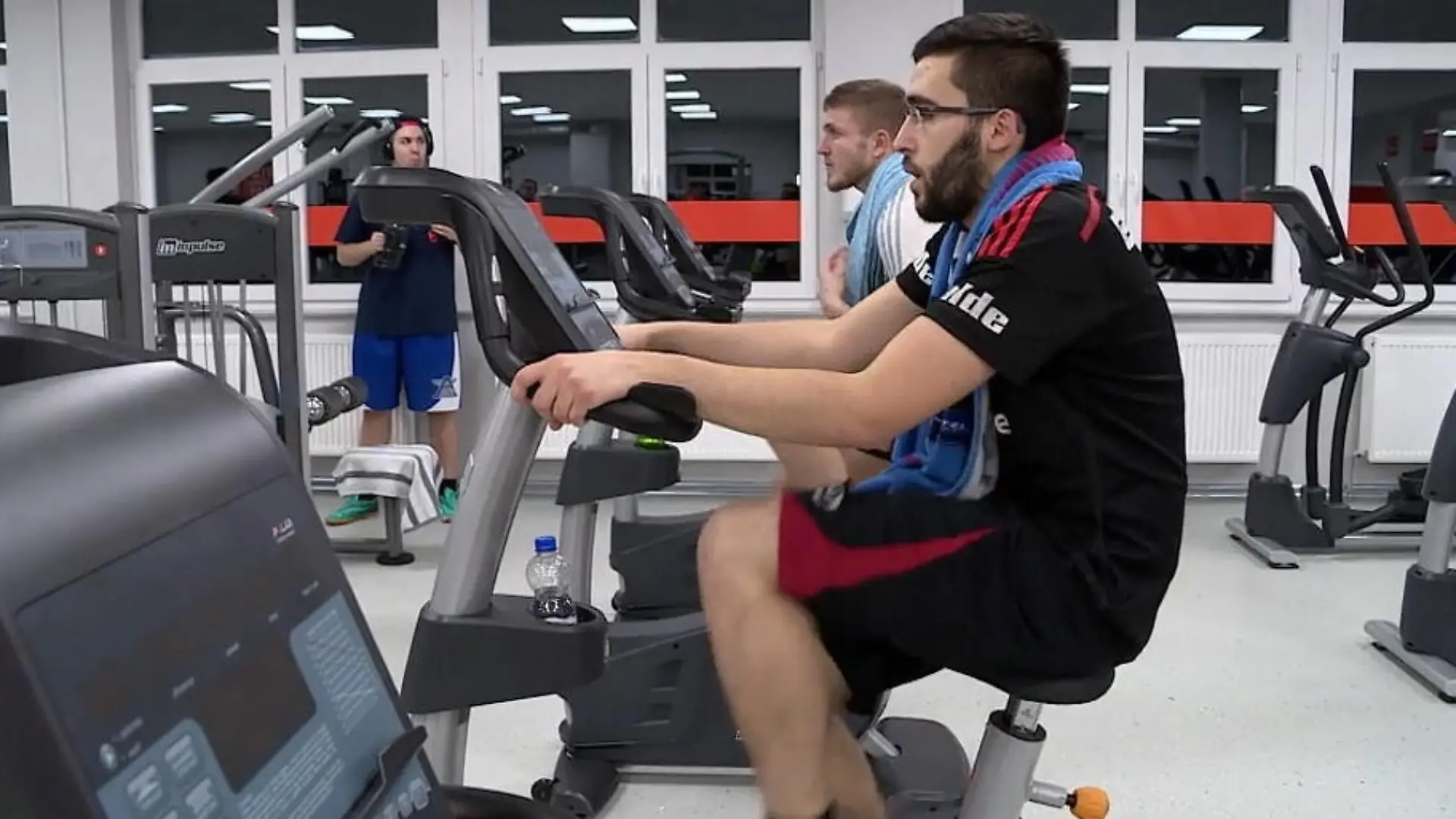 Billig-Gyms im Check Was taugt ein Studio für 10 Euro im Monat?