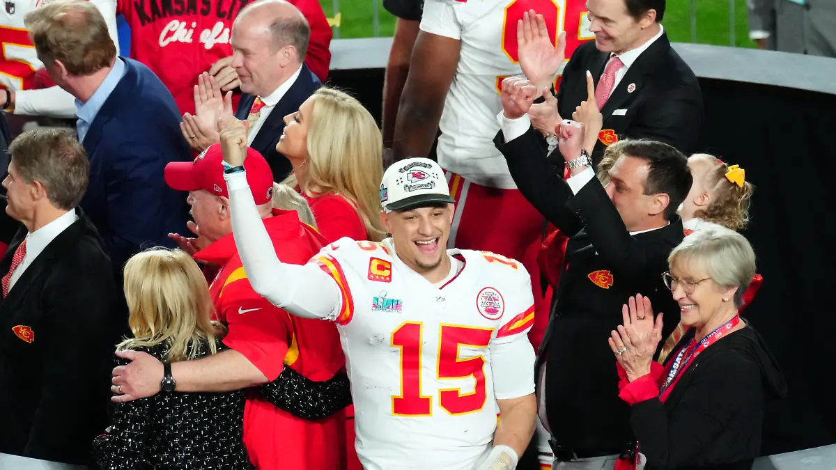 Feb 12, 2023; Glendale, AZ, USA; Kansas City Chiefs quarterback Patrick Mahomes (15) waves to the crowd after defeating the Philadelphia Eagles in Super Bowl LVII at State Farm Stadium. Mandatory Credit: Patrick Breen/The Republic via USA TODAY Sports