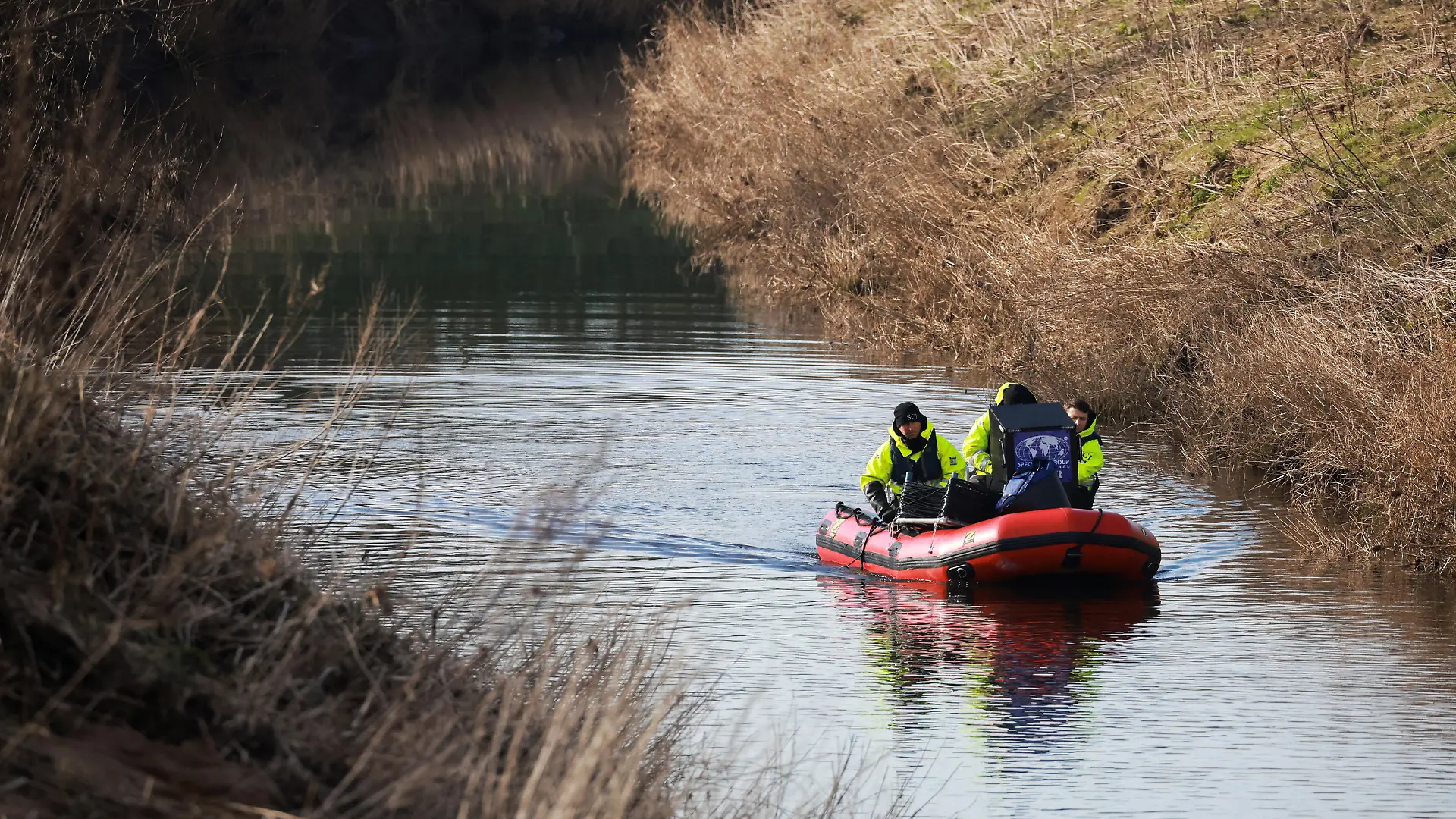 Members of the Specialist Group International continue to search River Wyre for Nicola Bulley who is currently missing in Lancashire, Britain February 6, 2023. REUTERS/Phil Noble