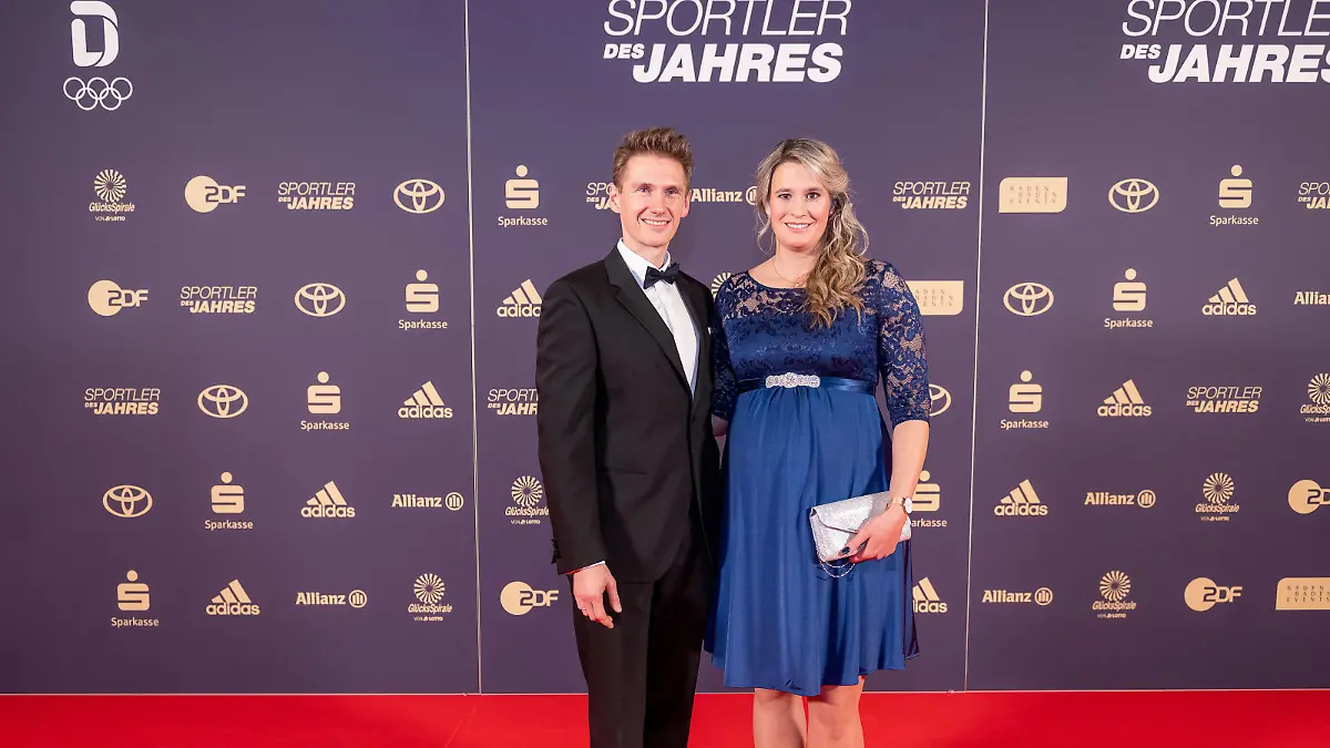  Natalie Geisenberger mit Ehemann Markus Scheer, Sportler des Jahres, Verleihung der Ehrung im Jahre 2022, 18.12.2022, Eibner-Pressefoto/Sascha Walther Sportler des Jahres, Verleihung der Ehrung im Jahre 2022, 18.12.2022 Baden-Baden *** Natalie Geisenberger with husband Markus Scheer, athlete of the year, awarding the honor in 2022, 18 12 2022, Eibner Pressefoto Sascha Walther athlete of the year, awarding the honor in 2022, 18 12 2022 Baden Baden. Copyright: xEibner-Pressefotox EP_EER