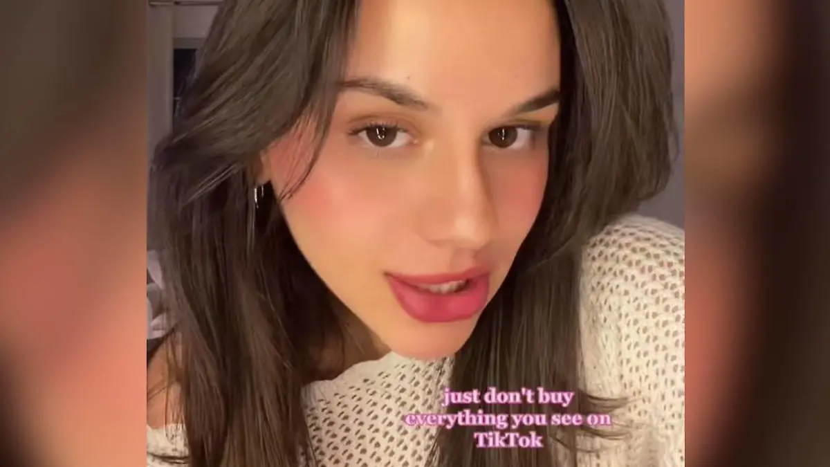 Valeria Fride ist Deinfluencerin auf TikTok