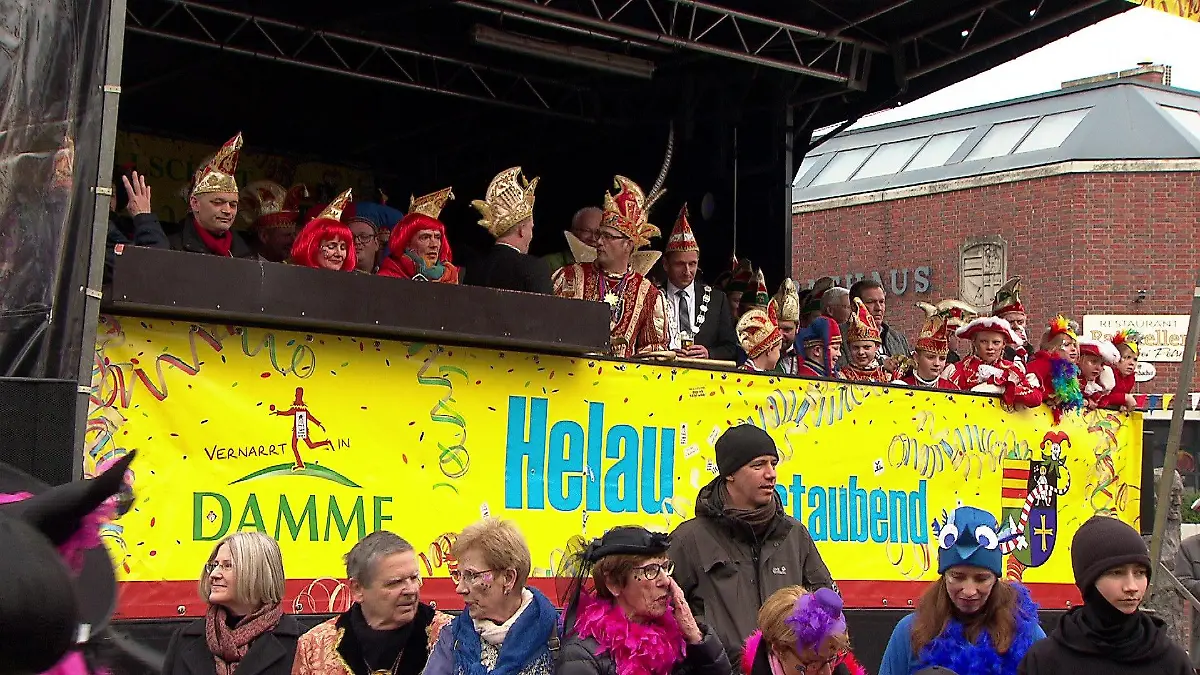 Helau! An Karneval werden die Uhren in Damme eine Woche vor gedreht.