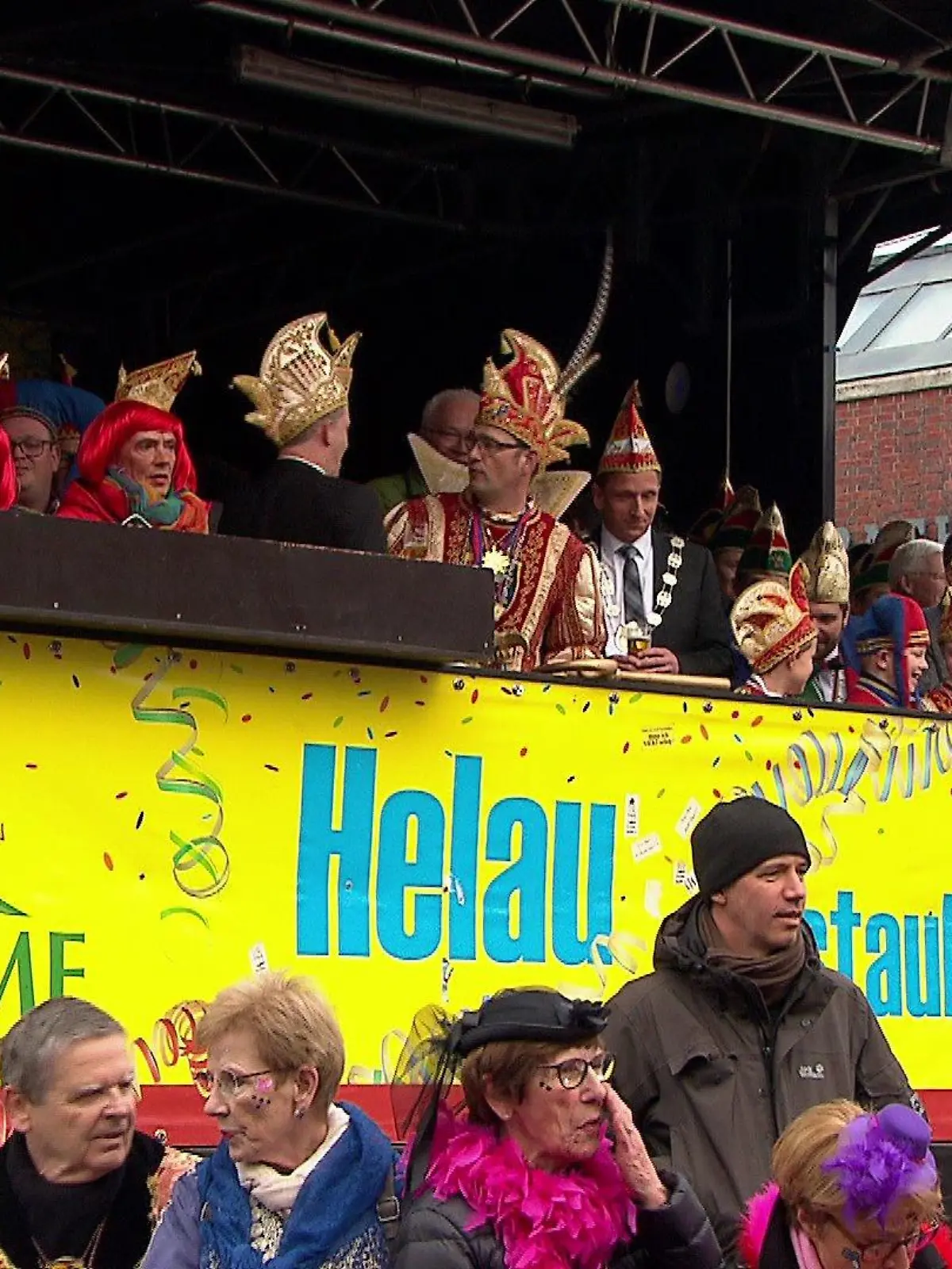 Helau! An Karneval werden die Uhren in Damme eine Woche vor gedreht.