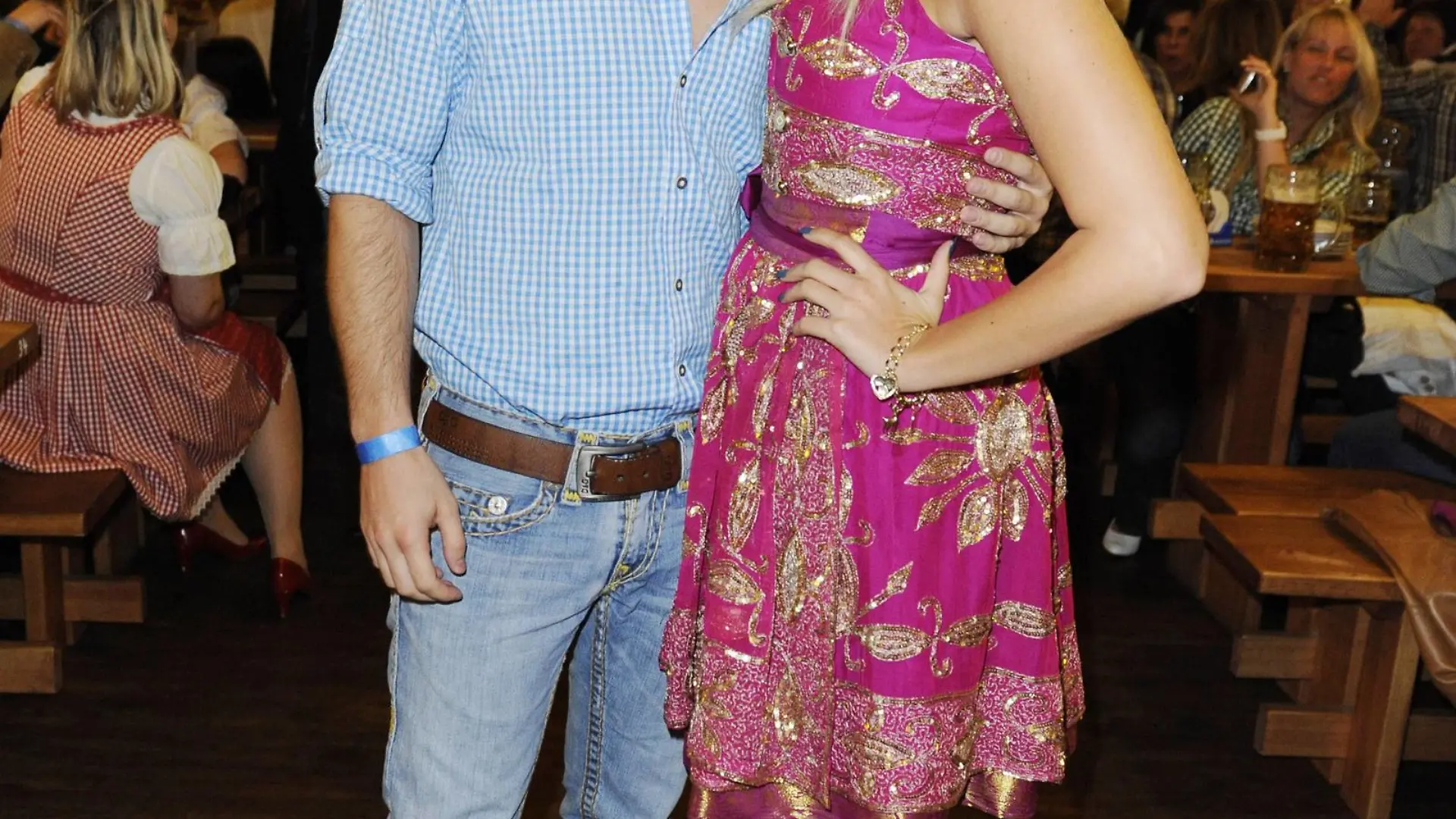 Bildnummer: 58503356 Datum: 22.09.2012 Copyright: imago/Future ImageErstes Berliner Oktoberfest. Berlin 22.09.2012 Annemarie Eilfeld mit neuem Freund Michael Stuckenberger. Erstes offizielles Berliner Oktoberfest im Hofbraeu Berlin am Alexanderplatz. Berlin 22.09.2012 Foto:xT.xJaegerx/xFuturexImage Entertainment People x1x xkg 2012 hoch premiumd Unterhaltung Entertainment Kultur culture Moderator Saengerin Sängerin singer Saenger Sänger DSDS Schauspieler actor Hofbräu 58503356 Date 22 09 2012 Copyright Imago Future Image first Berlin Oktoberfest Berlin 22 09 2012 Anne Marie Eilfeld with anew Friend Michael first official Berlin Oktoberfest in Hofbraeu Berlin at Alexanderplatz Berlin 22 09 2012 Photo XT Entertainment Celebrities x1x xkg 2012 vertical premiumd Entertainment Entertainment Culture Culture presenter Singer Singer Singer Singers Singer DSDS Actor Actor Hofbräu