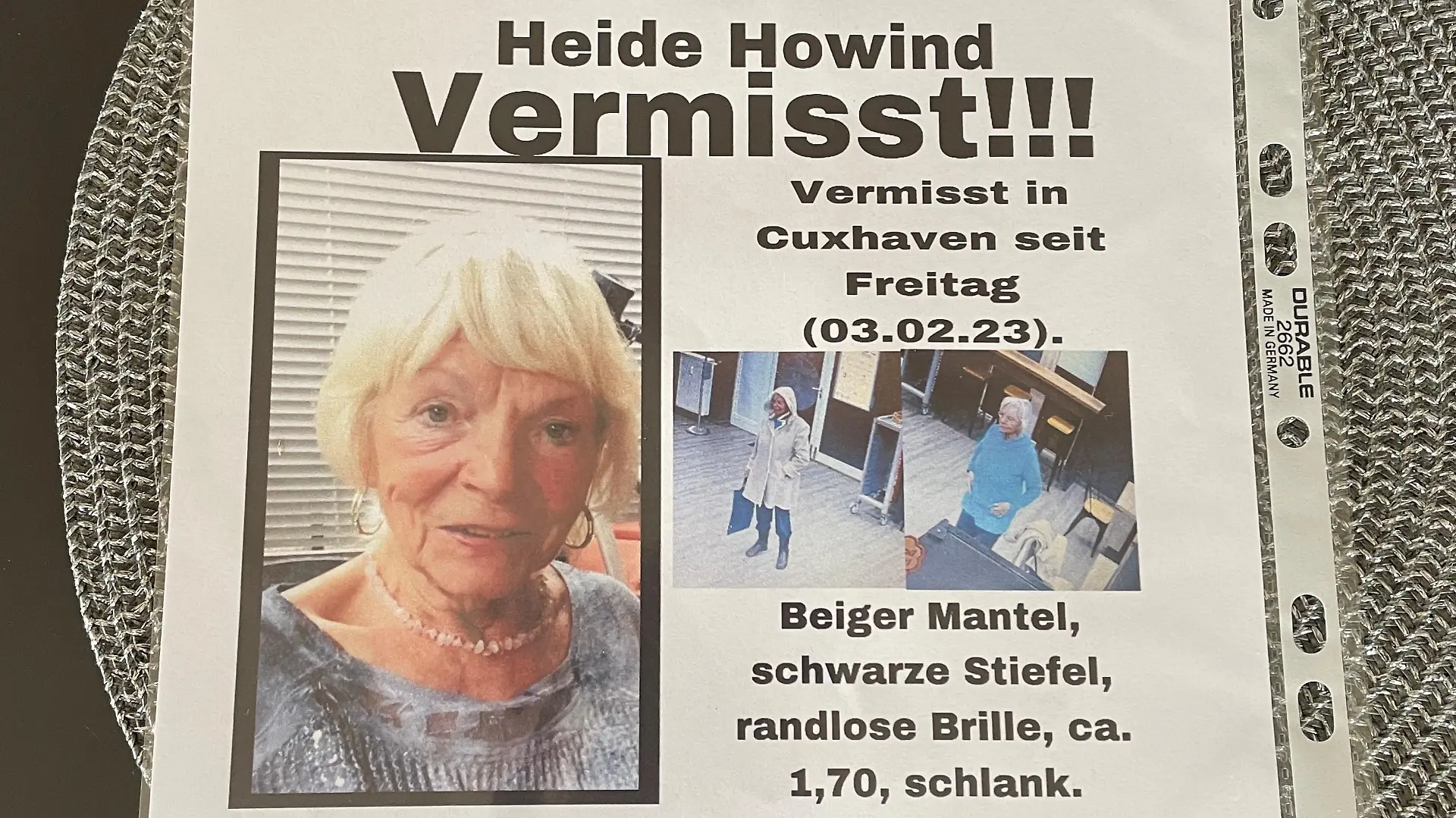 Mit Flyern sucht die Familie nach Heide Howind und hofft auf neue Hinweise.