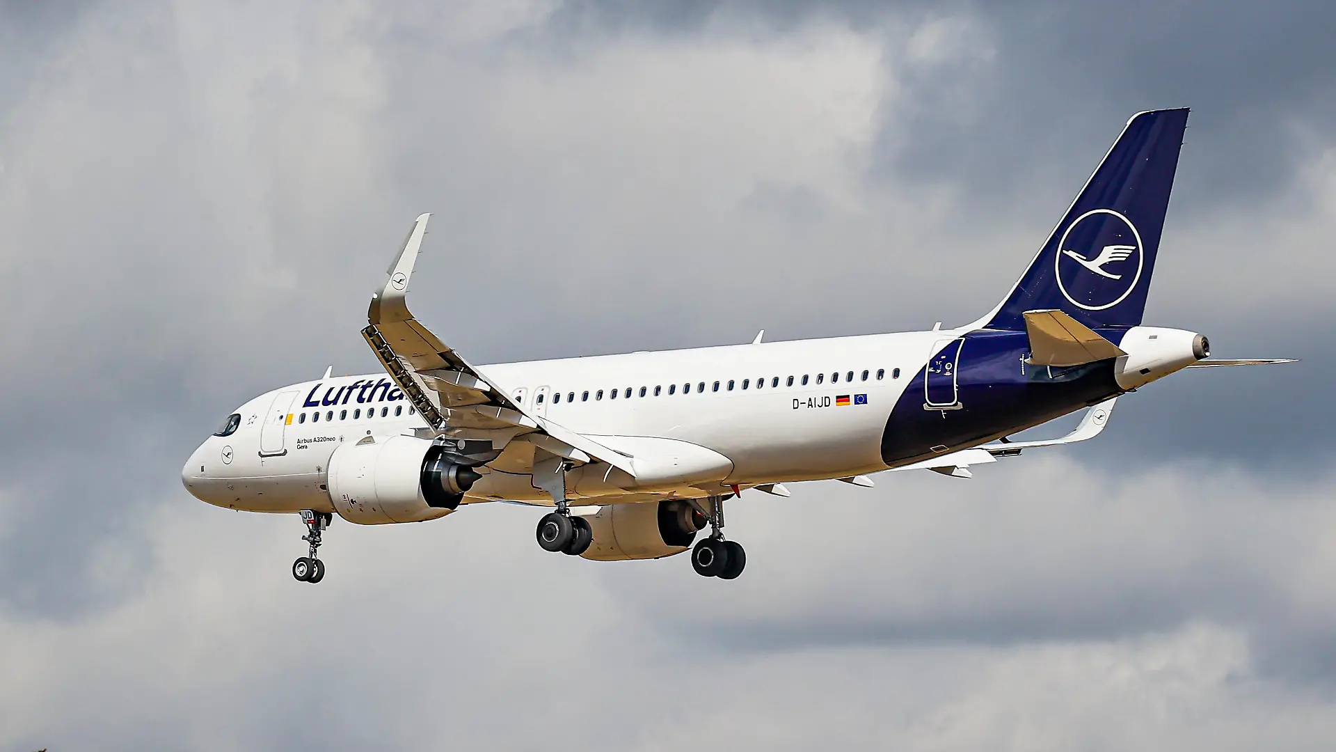 Lufthansa Airbus A320neo Landing At London Heathrow Airport Lufthansa Airbus A320neo aircraft as seen flying over Myrle Avenue and landing at London Heathrow Airport. The modern and advanced A320 narrow body passenger airplane has the tail number / registration D-AIJD, has the name Gera and is powered by 2x PW jet engines. Deutsche Lufthansa DLH is the flag carrier of Germany, second largest airline carrier in Europe and member of Star Alliance aviation group. During the summer of 2022 the European Aviation industry is facing long delays, cancellations and travel chaos mostly because of staff shortages at the airports after the Covid-19 Coronavirus pandemic era, air travel has faced increased demand. Lufthansa is facing multiple strikes, ne PUBLICATIONxNOTxINxFRA Copyright: xNicolasxEconomoux originalFilename: economou-lufthans220824_np9GC.jpg