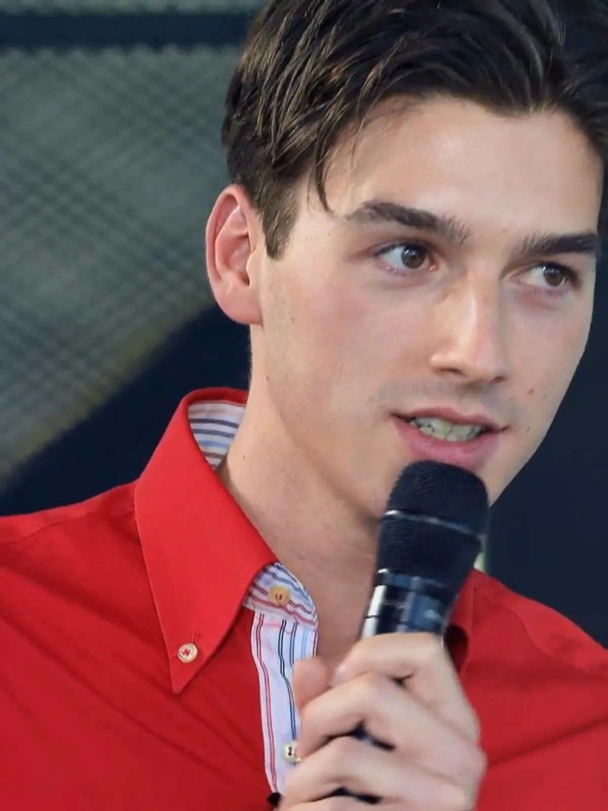„Du bist der Wahnsinn!“ „1000-prozentiges Ja.“ „Es berührt einen so“ „Das ist schon krass, was du machst.“ „Kein schiefer Ton.“ „Perfekt.“ Bei Daniel überschlagen sich die DSDS-Juroren schier mit ihrem Lob.