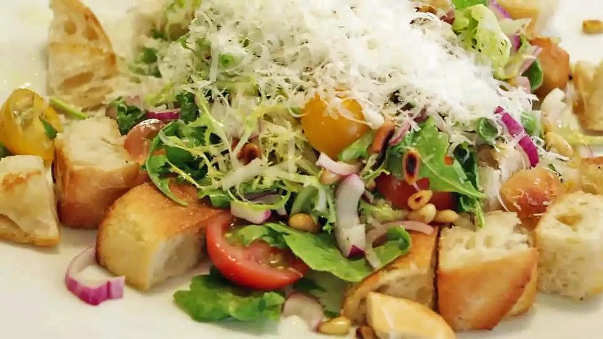 Leckerer 4-Minuten-Brotsalat Genau richtig bei Sommerhitze