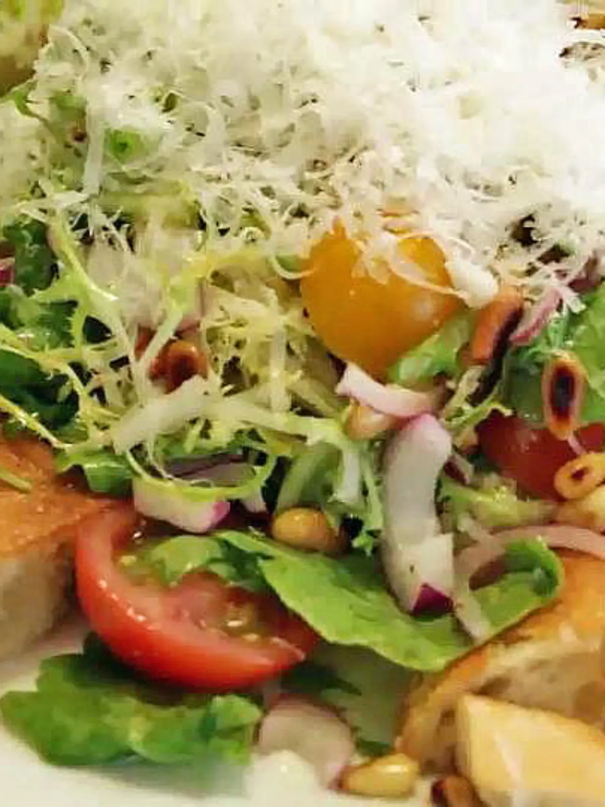 Schnell und lecker: Brotsalat in 4 Minuten