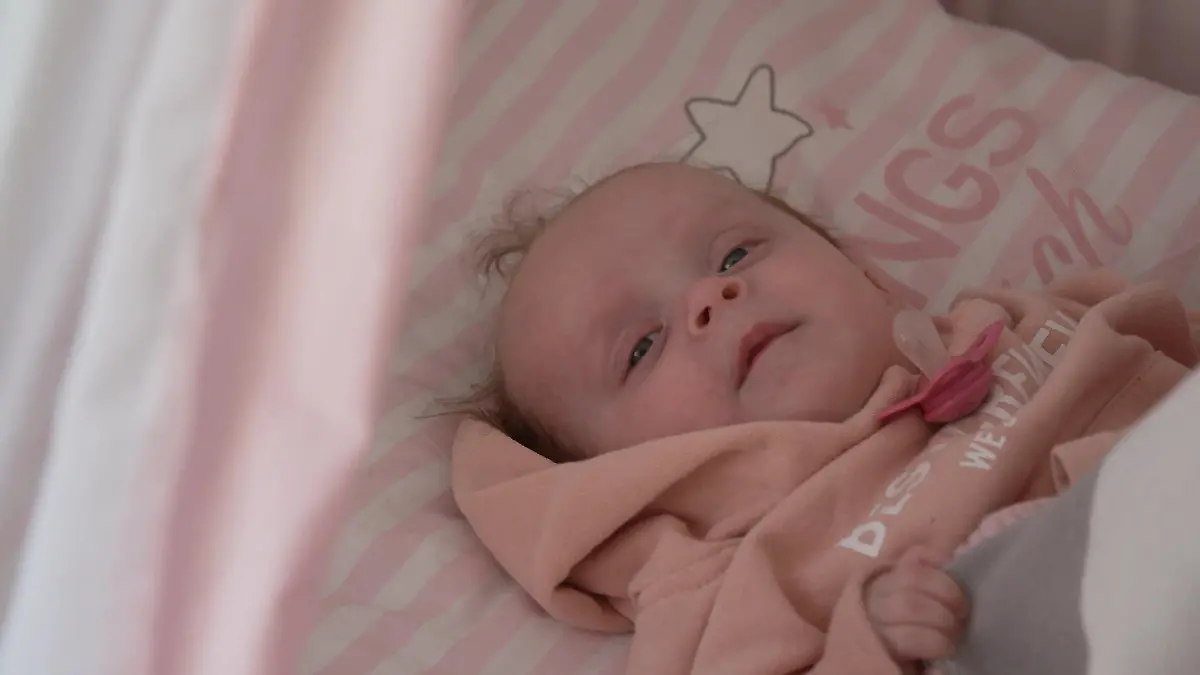 Frieda ist kerngesund, wie auch die anderen beiden Kinder von Patricia.