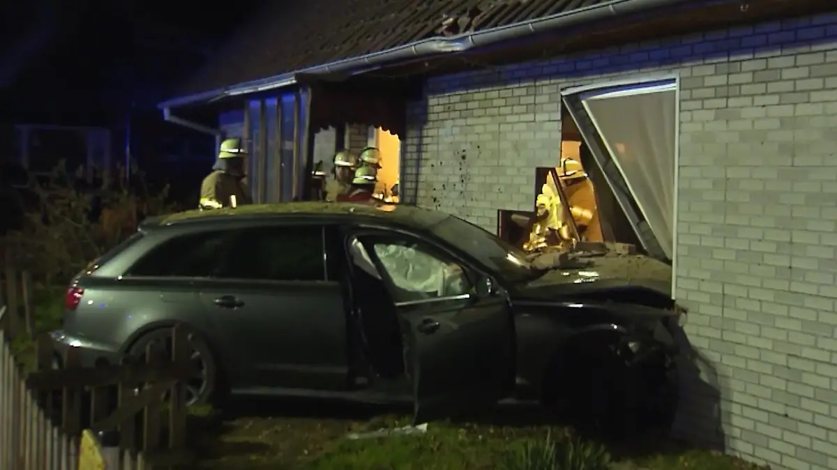 Der Fahrer konnte das Auto verlassen.