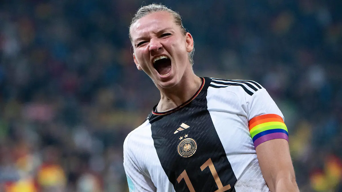Alexandra Popp Deutschland 11 jubelt ueber das Tor zum 2:0, GER, Deutschland vs. Frankreich, Fussball Frauen Nationalmannschaft, 07.10.2022, Freundschaftsspiel, Spielzeit 2022/2023 DFB regulations prohibit any use of photographs as image sequences and/or quasi-video GER, Deutschland vs. Frankreich, Fussball Frauen Nationalmannschaft, 07.10.2022, Freundschaftsspiel, Spielzeit 2022/2023 Dresden *** Alexandra Popp Germany 11 cheers over goal to make it 2 0, GER, Germany vs France, womens national football team, 07 10 2022, friendly match, season 2022 2023 DFB regulations prohibit any use of photographs as image sequences and or quasi video GER, Germany vs France, womens national football team, 07 10 2022, friendly match, season 2022 2023 Dresden Copyright: xEibner/Memmlerx EP_MMR