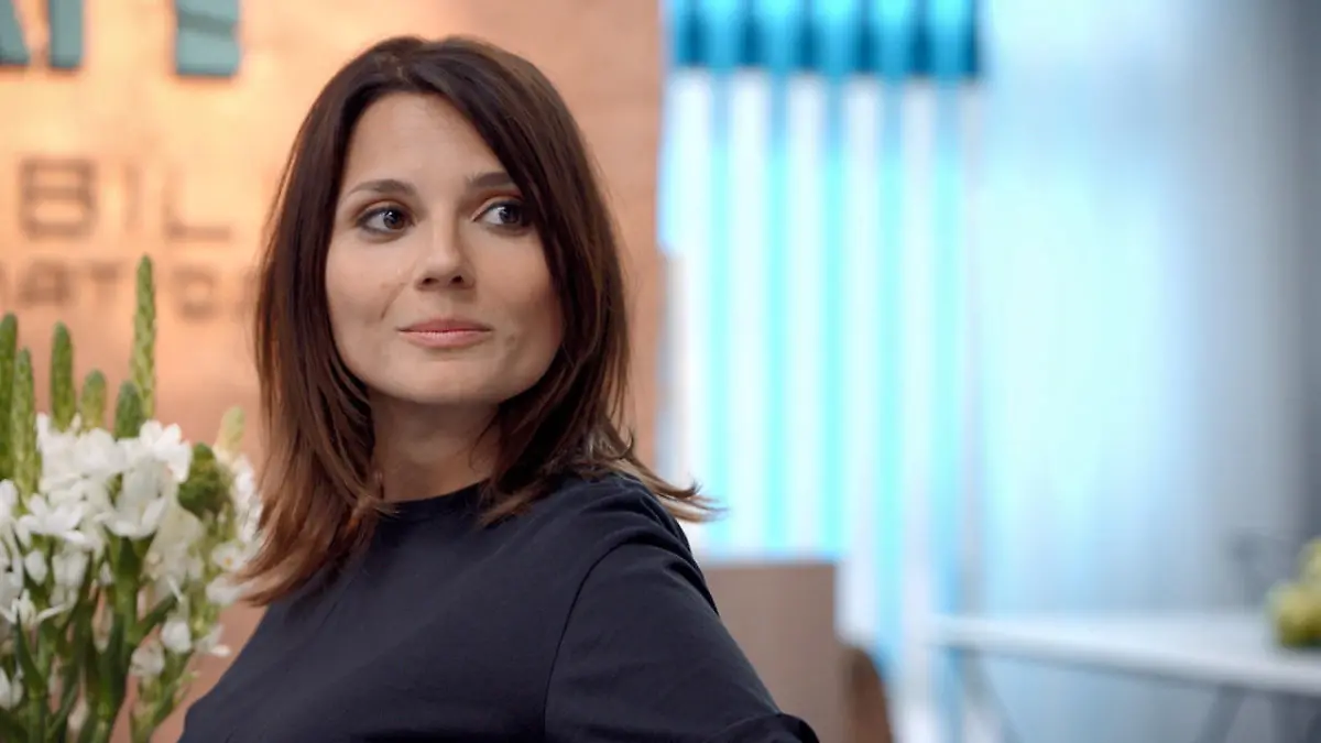 Anni schwebt mit Katrin im siebten Himmel  Total verknallt 