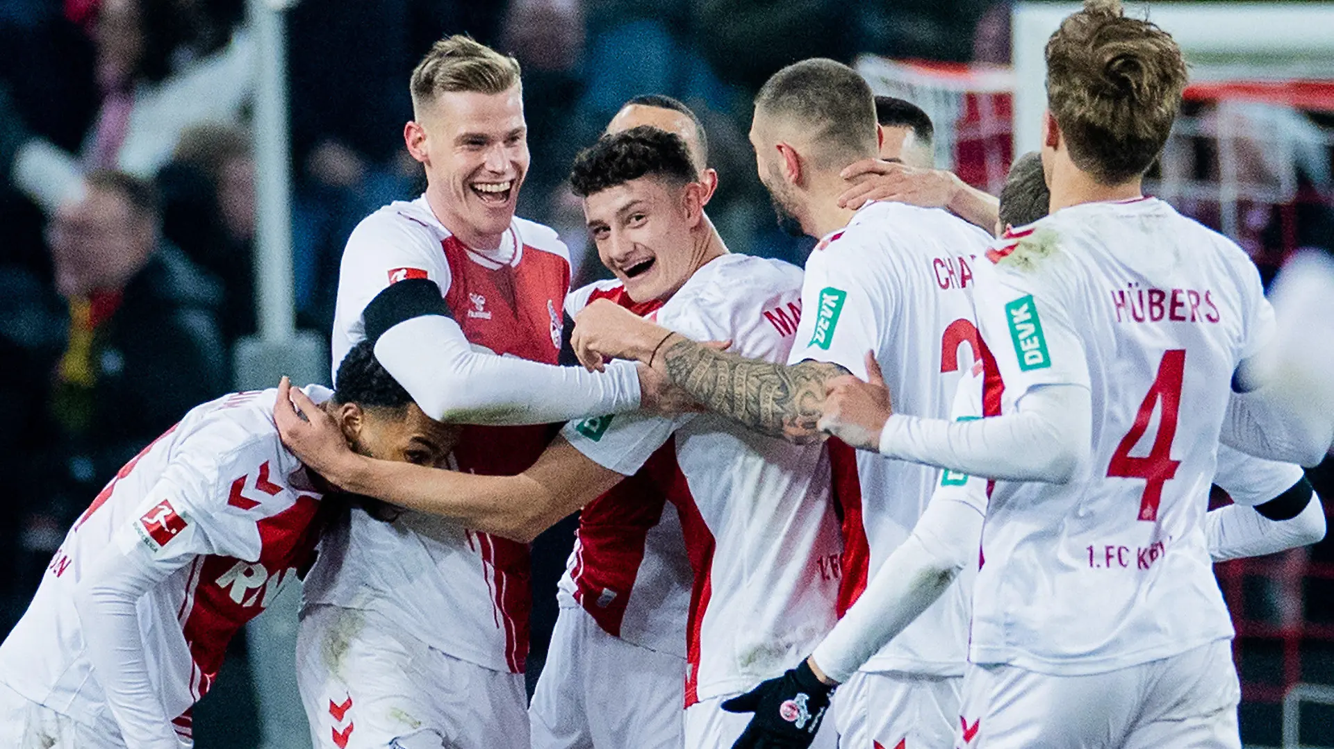 dpatopbilder - 21.01.2023, Nordrhein-Westfalen, Köln: Fußball: Bundesliga, 1. FC Köln - Werder Bremen, 16. Spieltag, RheinEnergieStadion. Kölns Steffen Tigges (2.v.l.) freut sich über sein Tor zum 3:0. (zu dpa: «Denkwürdiges Bundesliga-Spiel in Köln: FC überrollt Werder mit 7:1») Foto: Rolf Vennenbernd/dpa - WICHTIGER HINWEIS: Gemäß den Vorgaben der DFL Deutsche Fußball Liga bzw. des DFB Deutscher Fußball-Bund ist es untersagt, in dem Stadion und/oder vom Spiel angefertigte Fotoaufnahmen in Form von Sequenzbildern und/oder videoähnlichen Fotostrecken zu verwerten bzw. verwerten zu lassen. +++ dpa-Bildfunk +++
