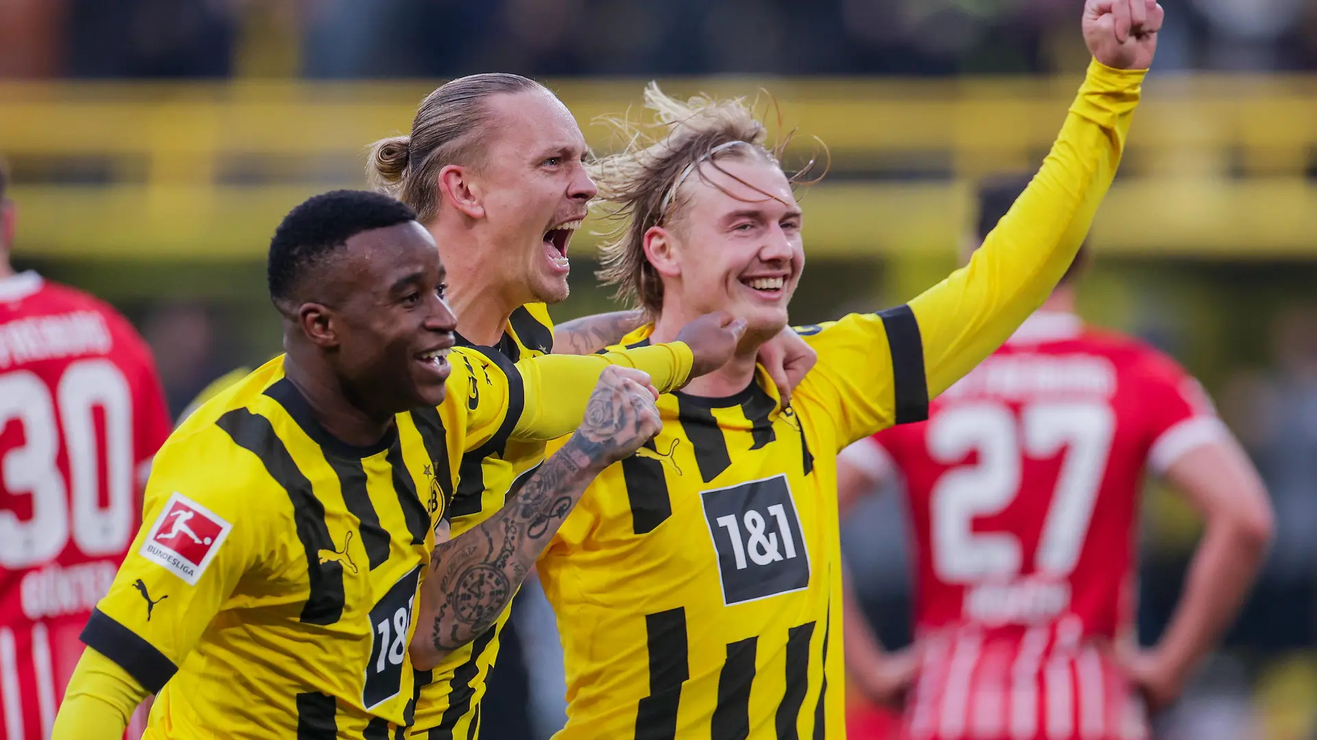 04.02.2023, Fussball, Saison 2022/2023, 1. Bundesliga, 19. Spieltag, Borussia Dortmund - SC Freiburg, v. l. Youssoufa Moukoko Borussia Dortmund, Marius Wolf Borussia Dortmund, Julian Brandt Borussia Dortmund bejubeln das Tor zum 4:1, xRHR-FOTO/DEx *** 04 02 2023, Football, Season 2022 2023, 1 Bundesliga, Matchday 19, Borussia Dortmund SC Freiburg, v l Youssoufa Moukoko Borussia Dortmund , Marius Wolf Borussia Dortmund , Julian Brandt Borussia Dortmund celebrate the goal to 4 1, xRHR PHOTO DEx Copyright: DennisxEwert/RHR-FOTOx RHR-FOTO/DE