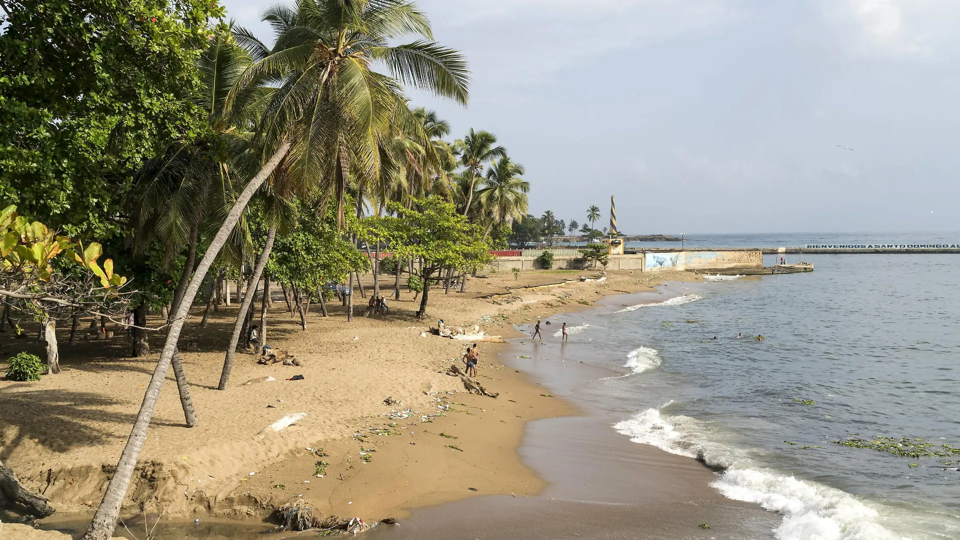 Dominikanische Republik: So sieht der Traumstrand des Montesinos Beachs in der Hauptstadt Santo Domingo eigentlich aus.