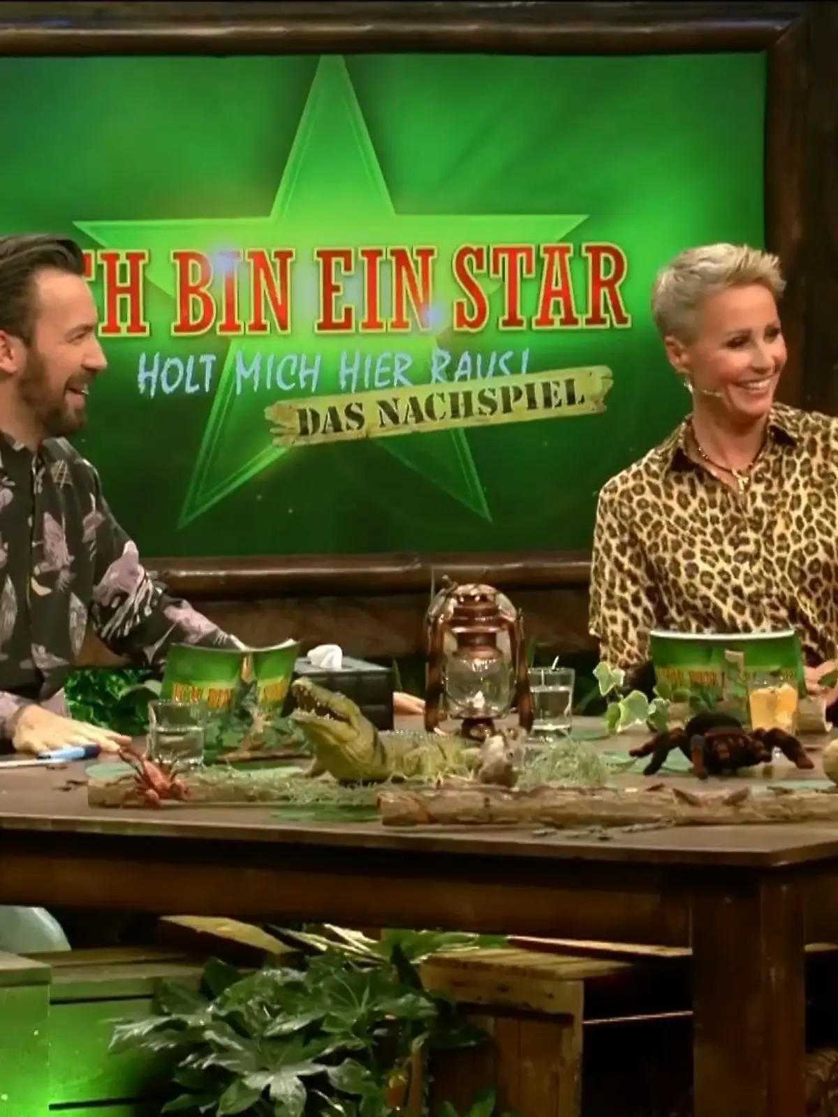 Gigi Birofio und Jolina Mennen übernehmen beim Dschungelcamp-Nachspiel kurzerhand den Job von Jan Köppen und Sonja Zietlow.
