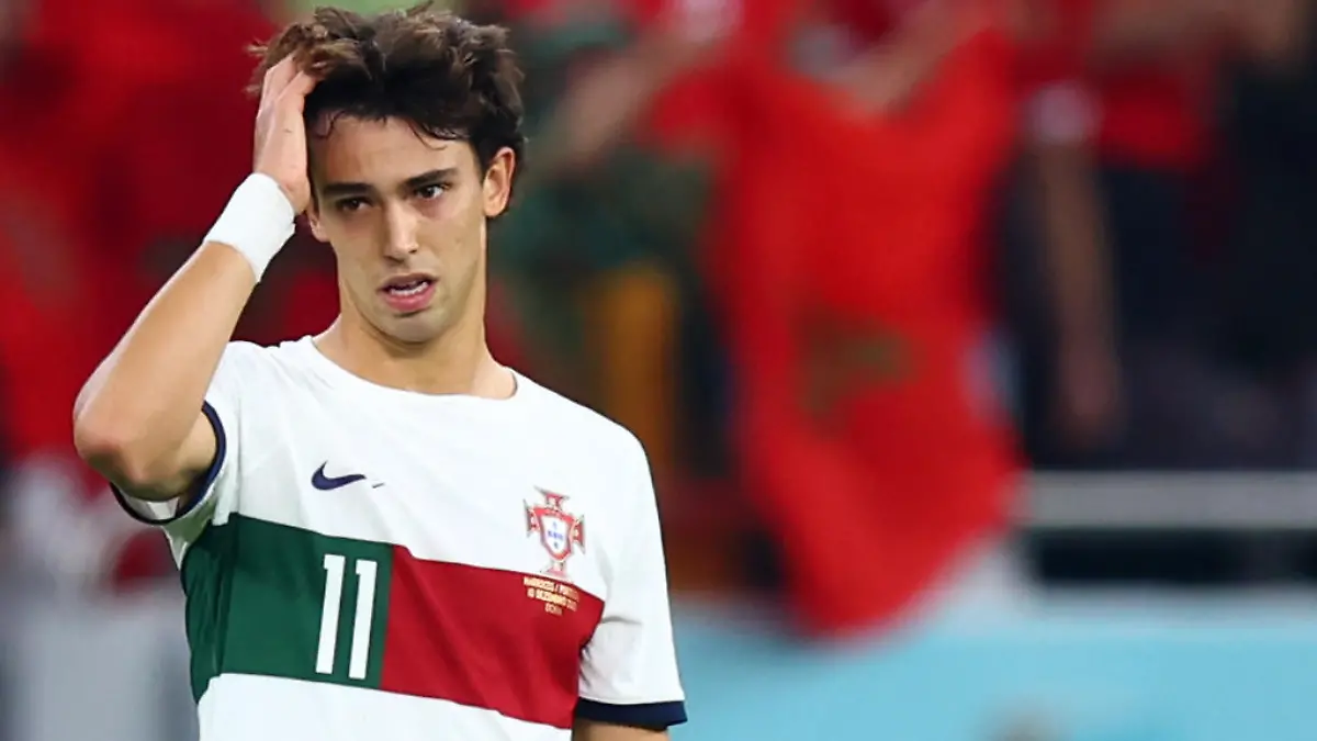ARCHIV - 10.12.2022, Katar, Doha: Fußball, WM, Marokko - Portugal, Finalrunde, Viertelfinale, Al-Thumama Stadion, Portugals Joao Félix gestikuliert während der Partie. (zu dpa: ««Exzellenter Spieler»: Benfica würde Rückkehr von João Félix begrüßen») Foto: Tom Weller/dpa +++ dpa-Bildfunk +++