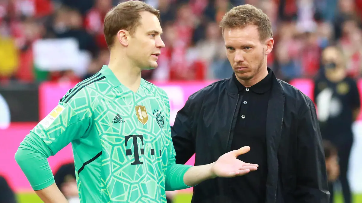 Trainer Julian Nagelsmann im Gespraech mit 1 Manuel Neuer FCB Fussball /1. BL / FC Bayern Muenchen - VfB Stuttgart / 08.05.2022 / Allianz Arena / FOTO: Mladen Lackovic / LakoPress *** Coach Julian Nagelsmann in conversation with 1 Manuel Neuer FCB Football 1 BL FC Bayern Muenchen VfB Stuttgart 08 05 2022 Allianz Arena PHOTO Mladen Lackovic LakoPress